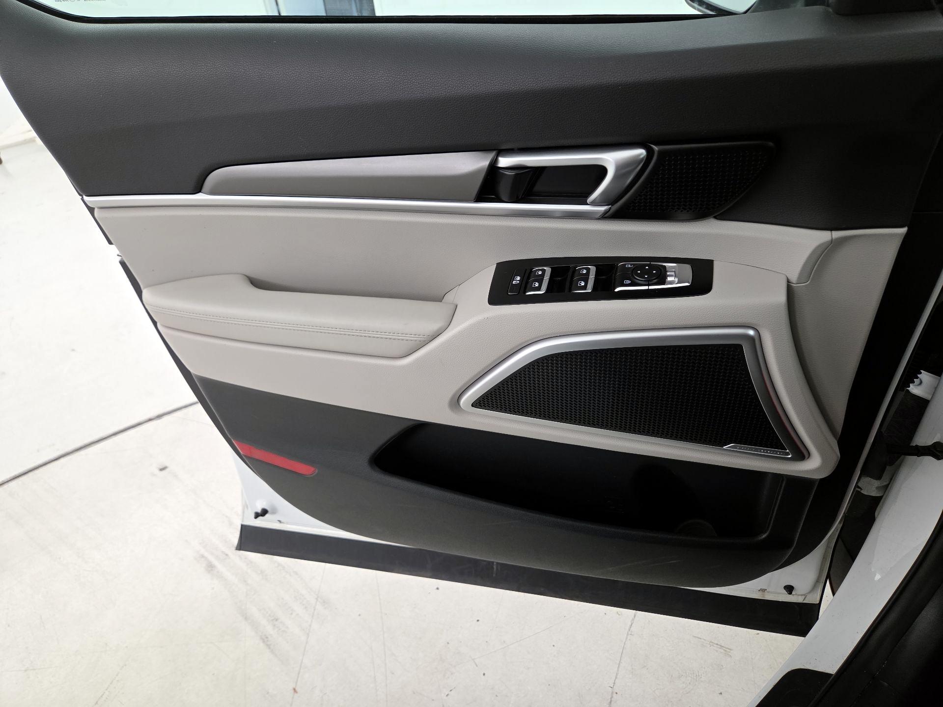 Thumbnail: 2020 Kia Telluride - 12