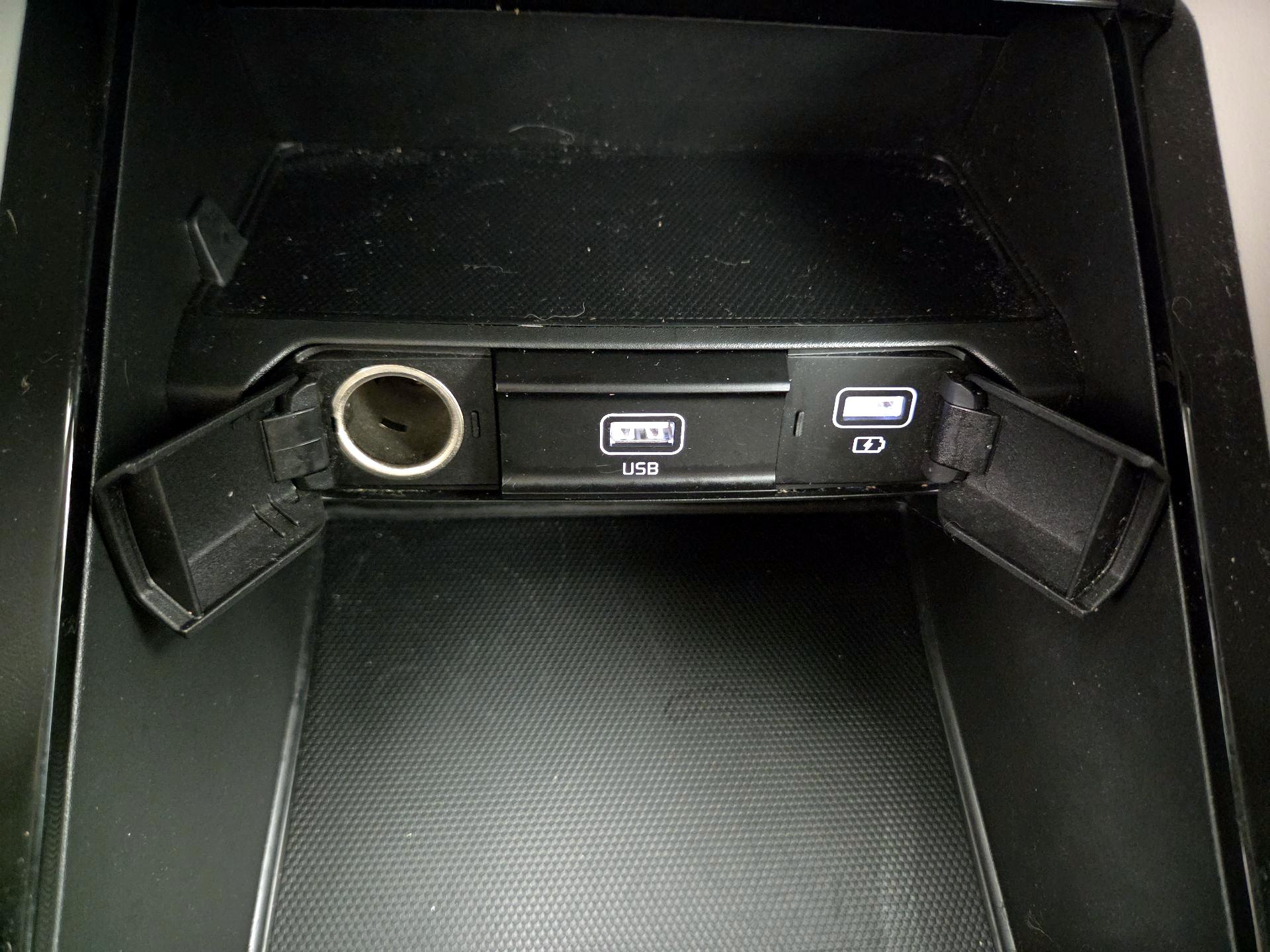 Thumbnail: 2020 Kia Telluride - 18