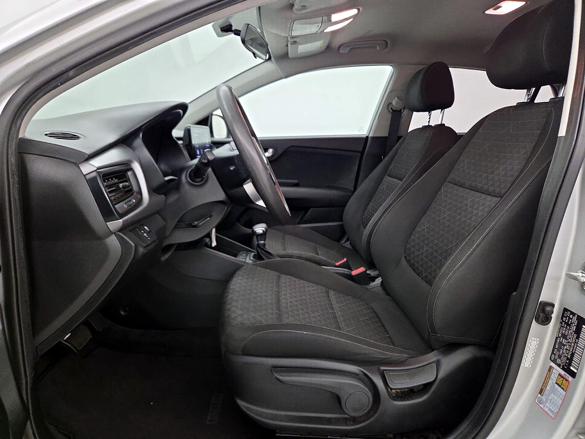 Thumbnail: 2021 Kia Rio - 11