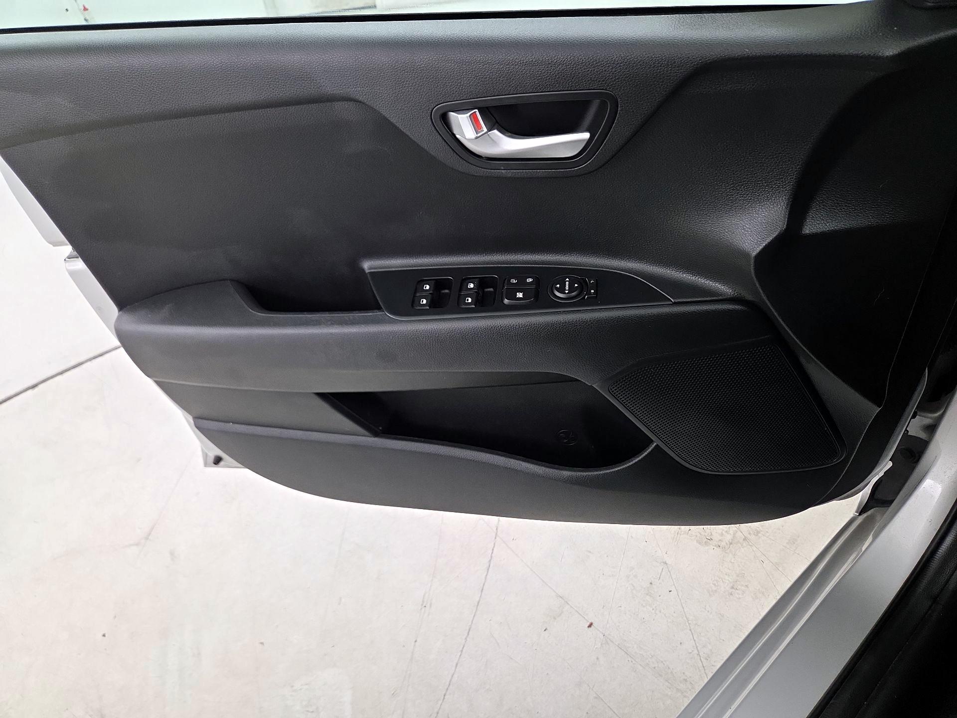 Thumbnail: 2021 Kia Rio - 12