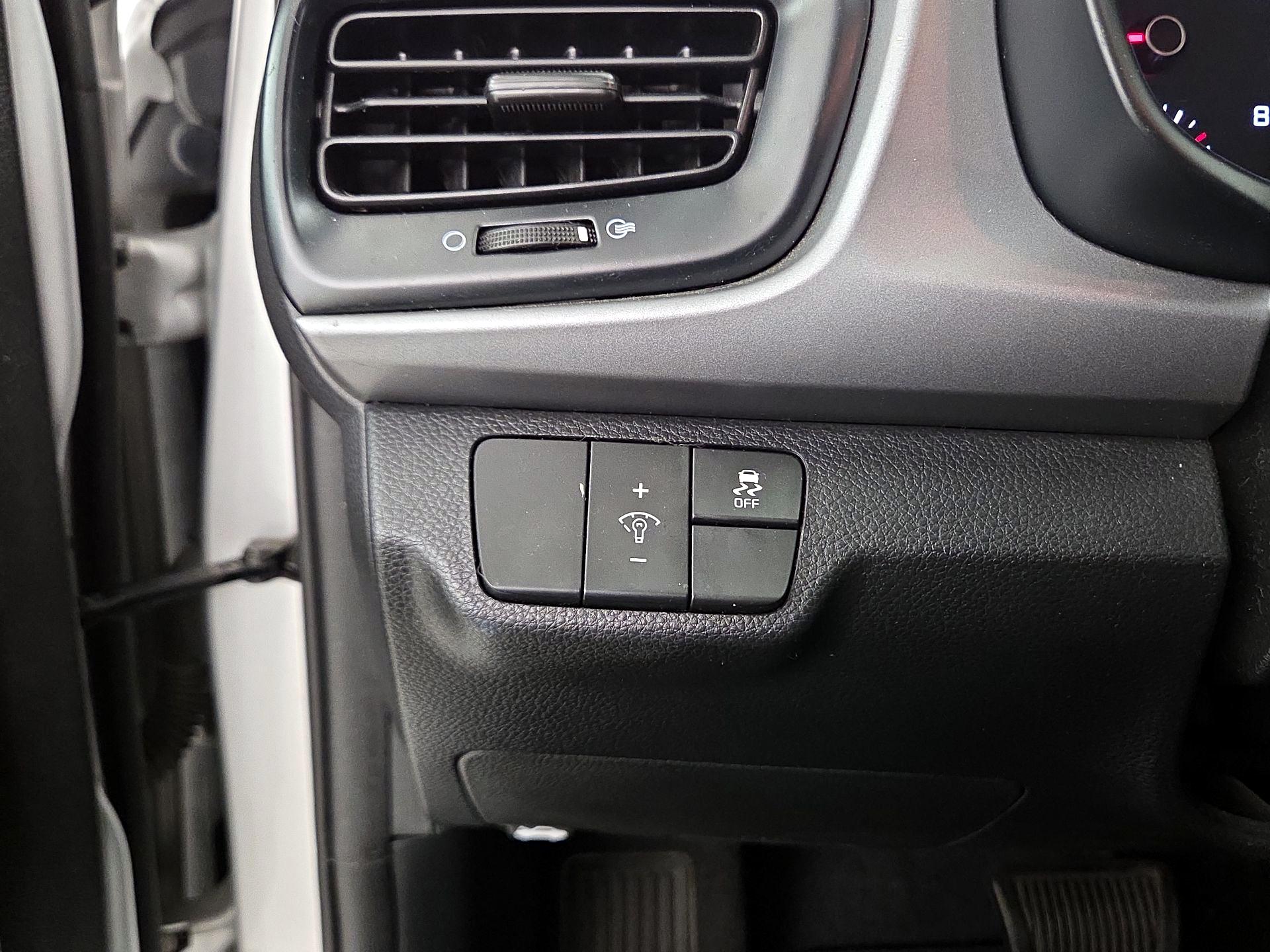 Thumbnail: 2021 Kia Rio - 13