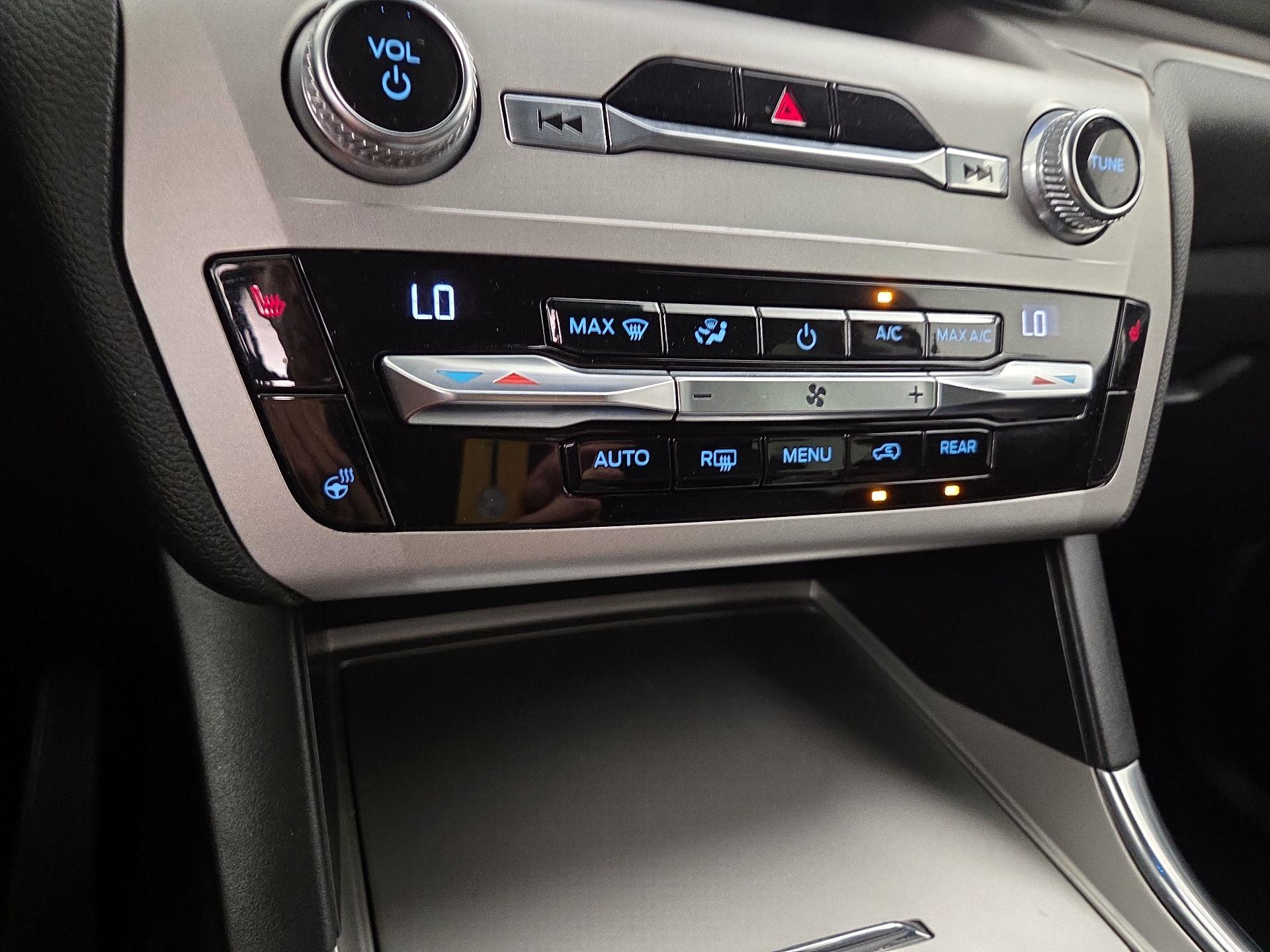 Thumbnail: 2021 Ford Explorer - 16