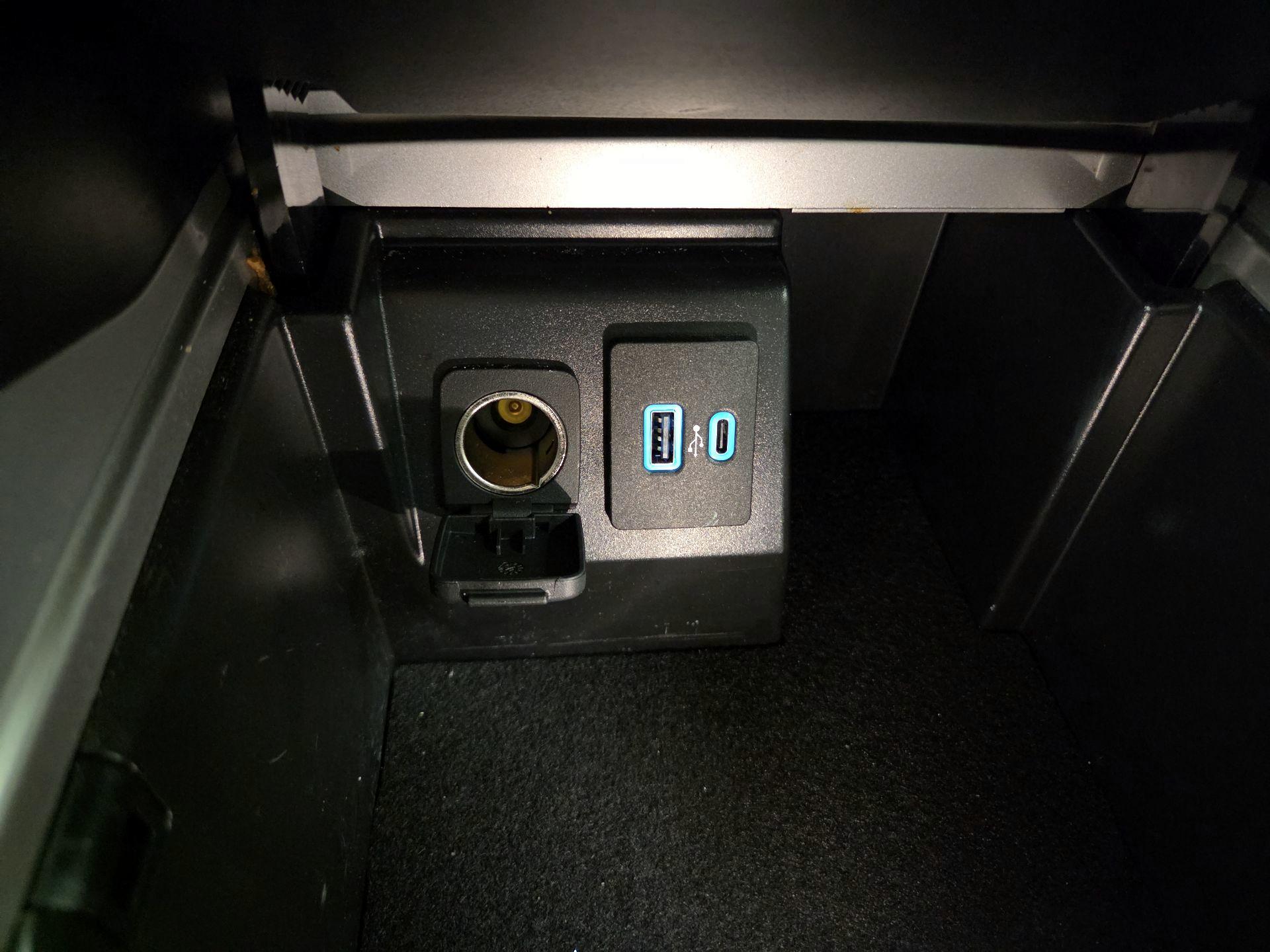 Thumbnail: 2021 Ford Explorer - 18