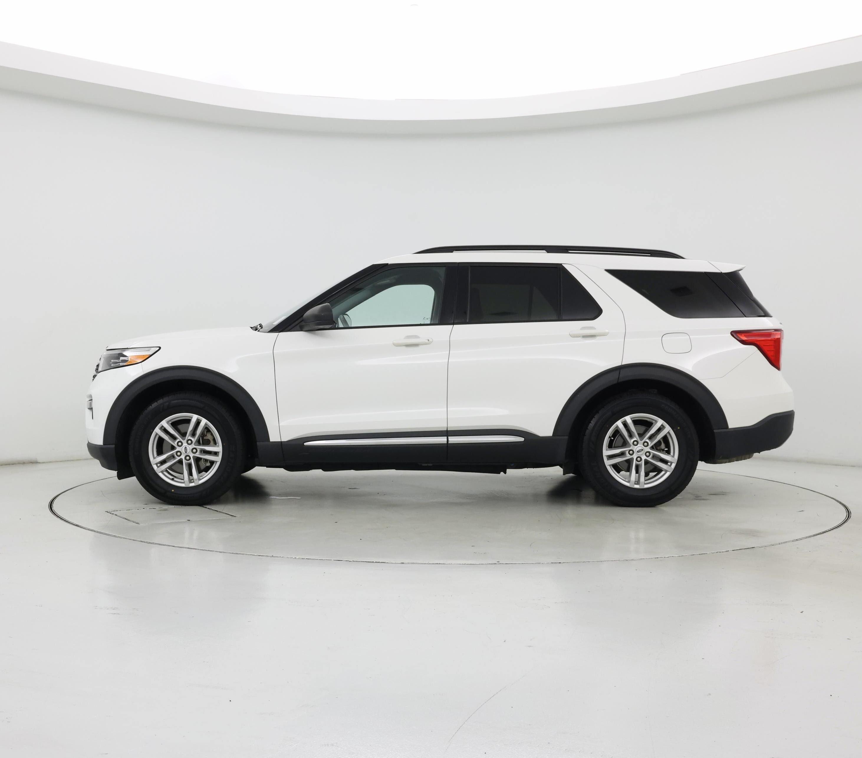 Thumbnail: 2021 Ford Explorer - 3