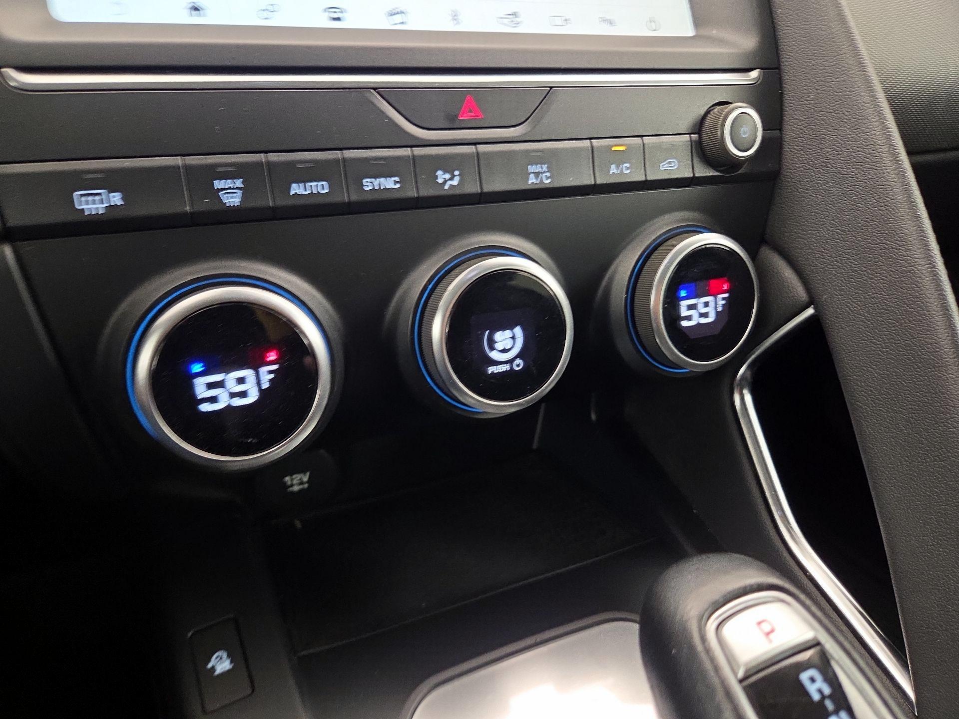 Thumbnail: 2019 Jaguar E-Pace - 16