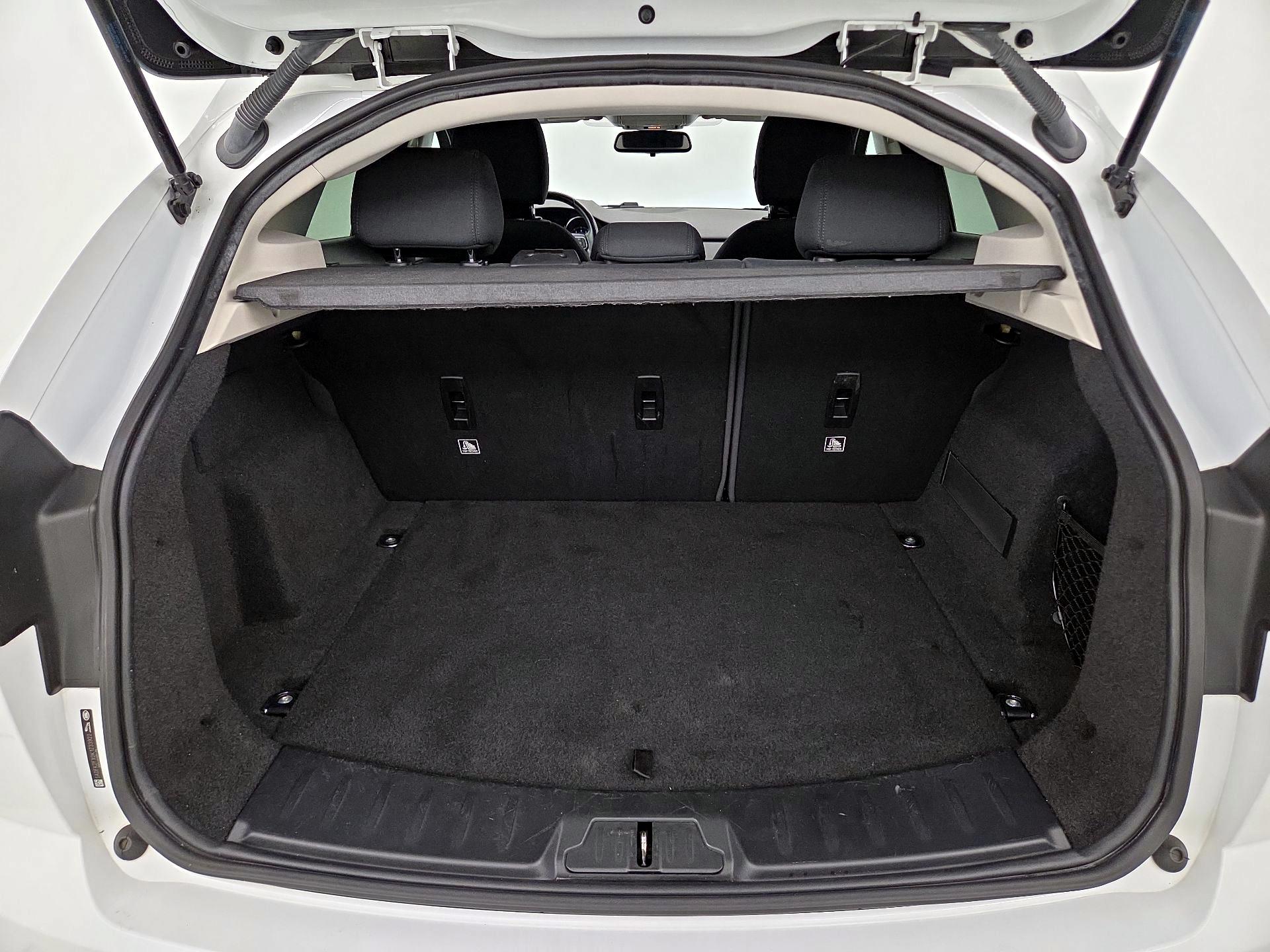 Thumbnail: 2019 Jaguar E-Pace - 20
