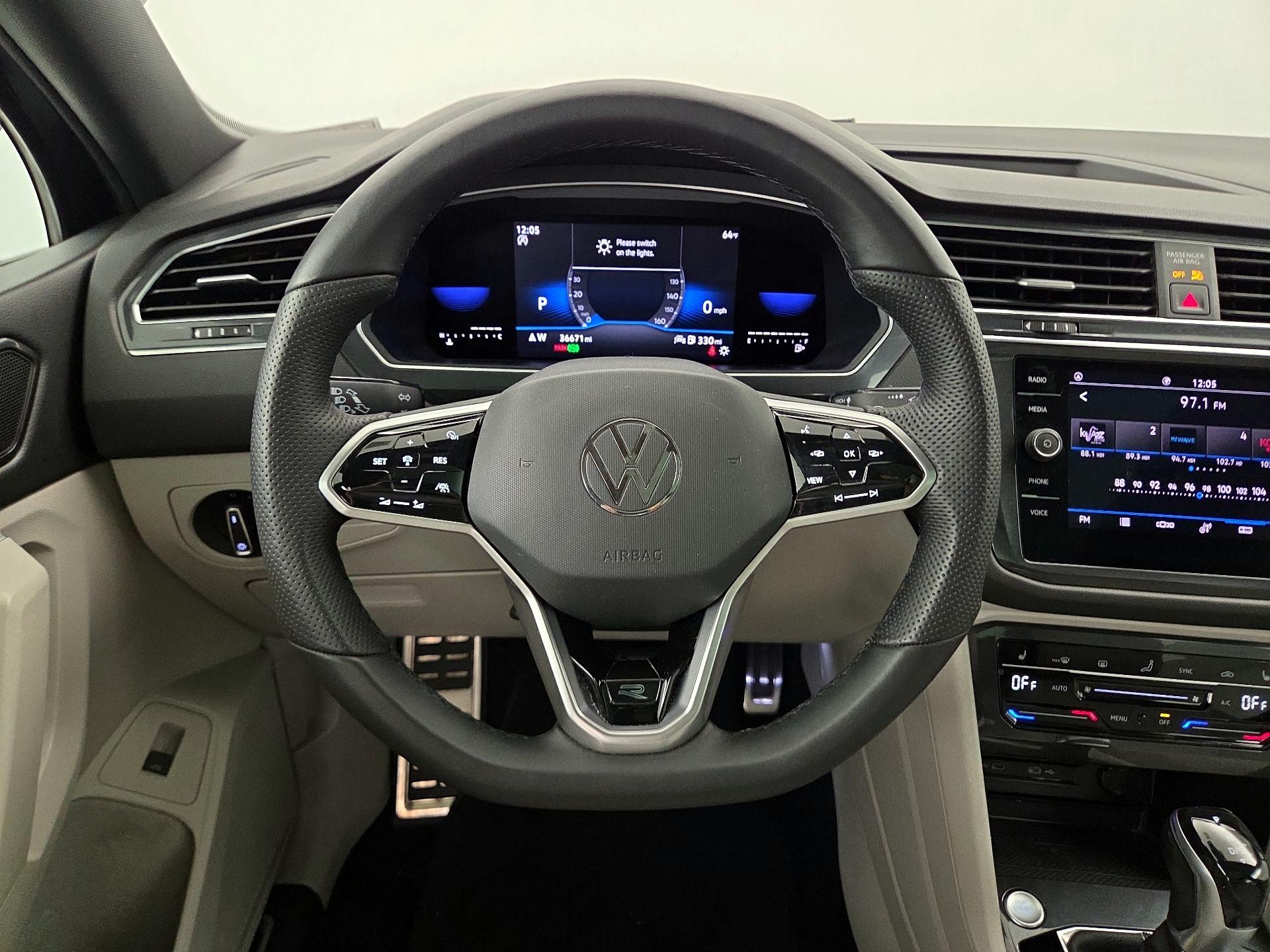 Thumbnail: 2022 Volkswagen Tiguan - 10