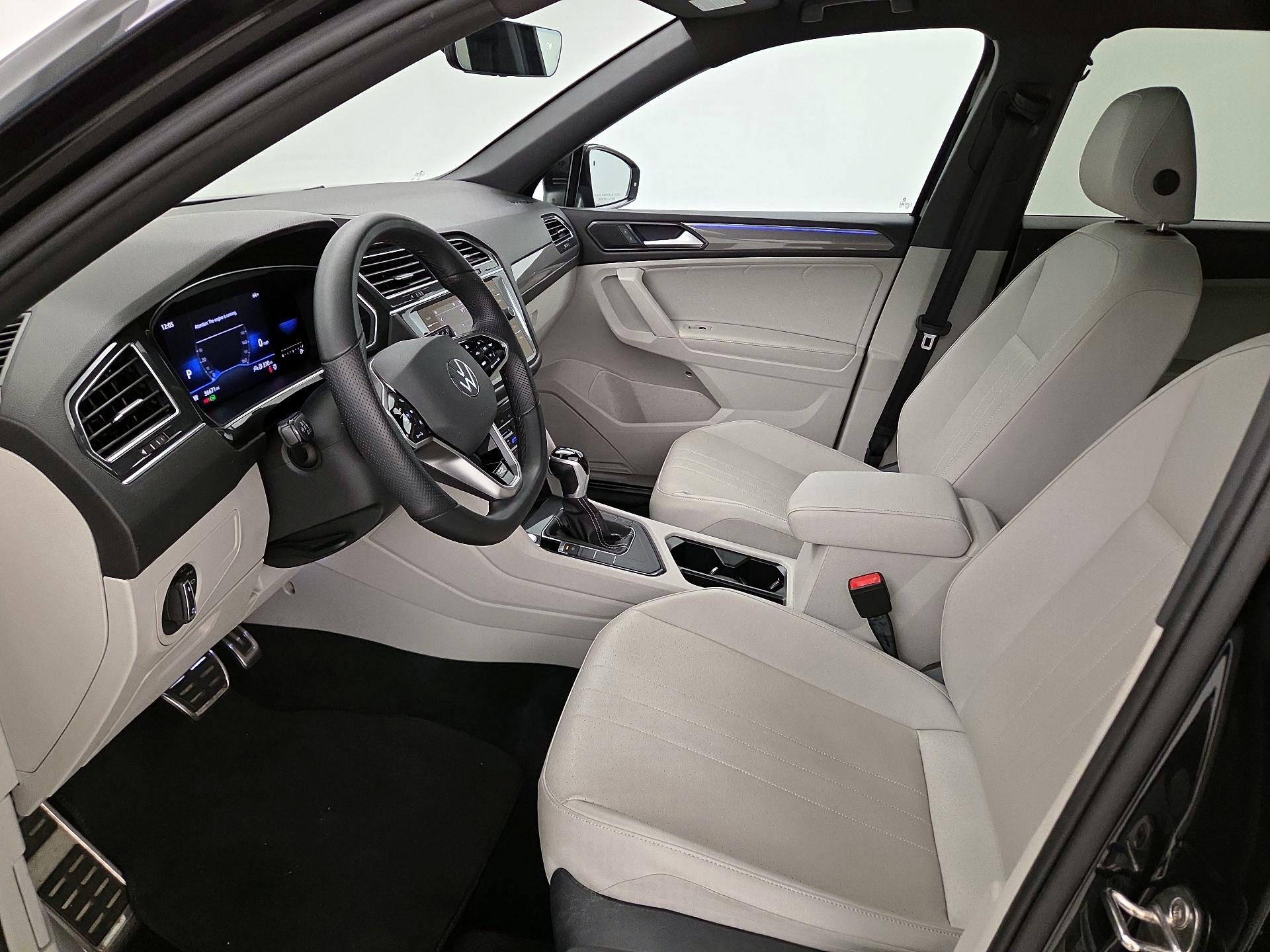 Thumbnail: 2022 Volkswagen Tiguan - 11