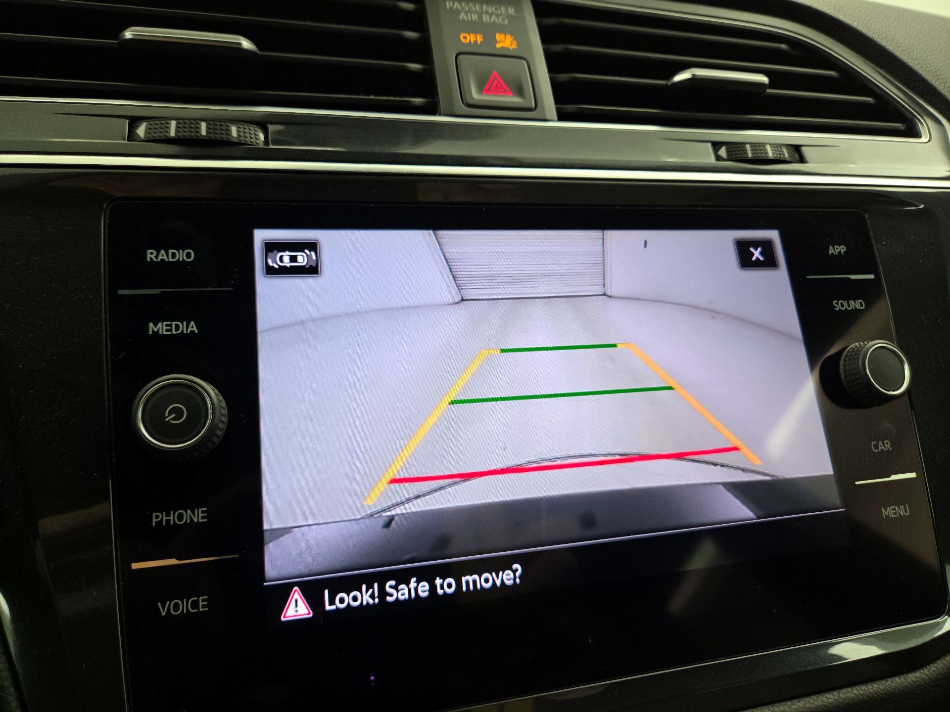 Thumbnail: 2022 Volkswagen Tiguan - 14