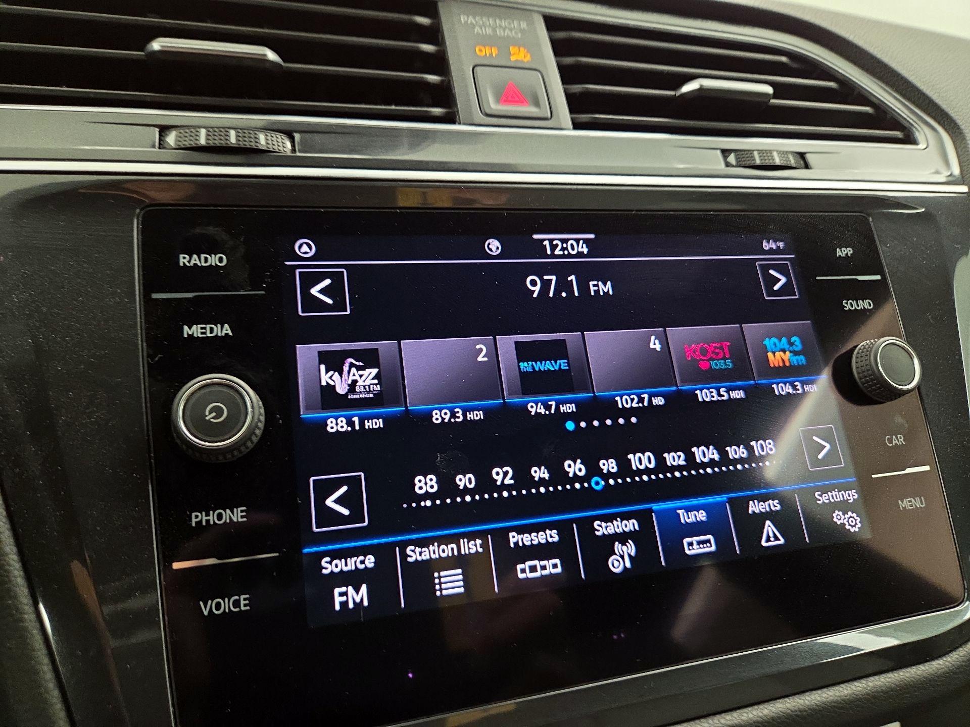 Thumbnail: 2022 Volkswagen Tiguan - 15