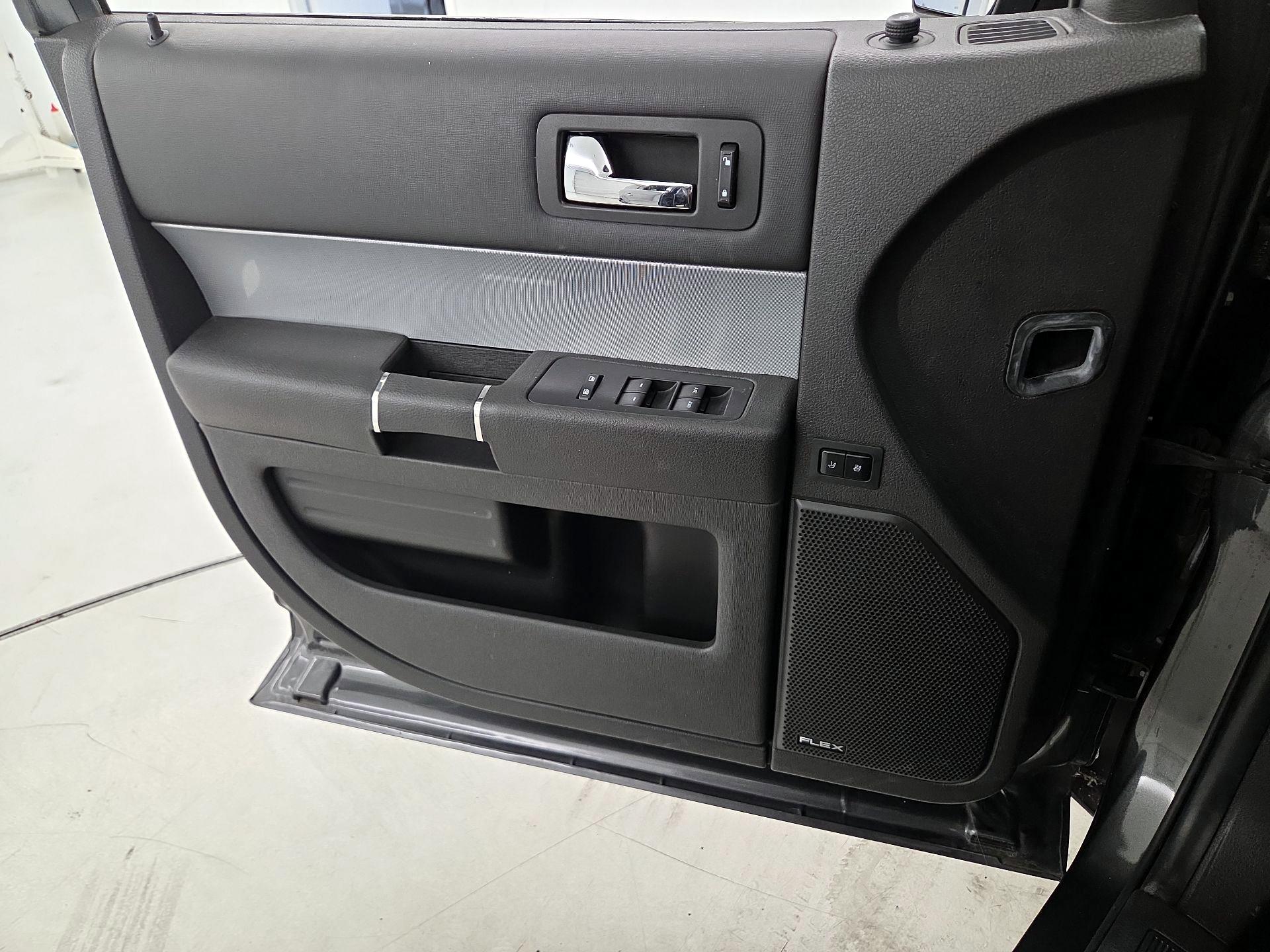 Thumbnail: 2015 Ford Flex - 12