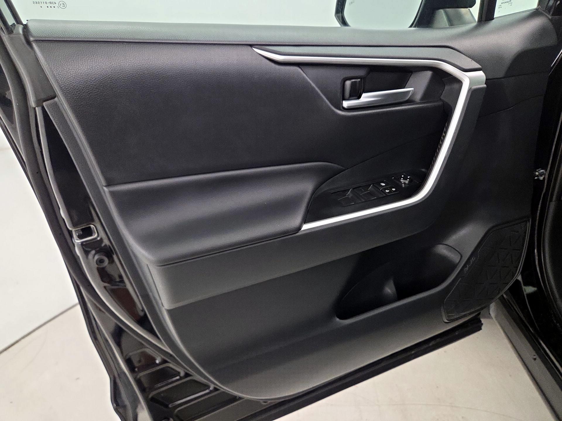 Thumbnail: 2019 Toyota RAV4 - 12