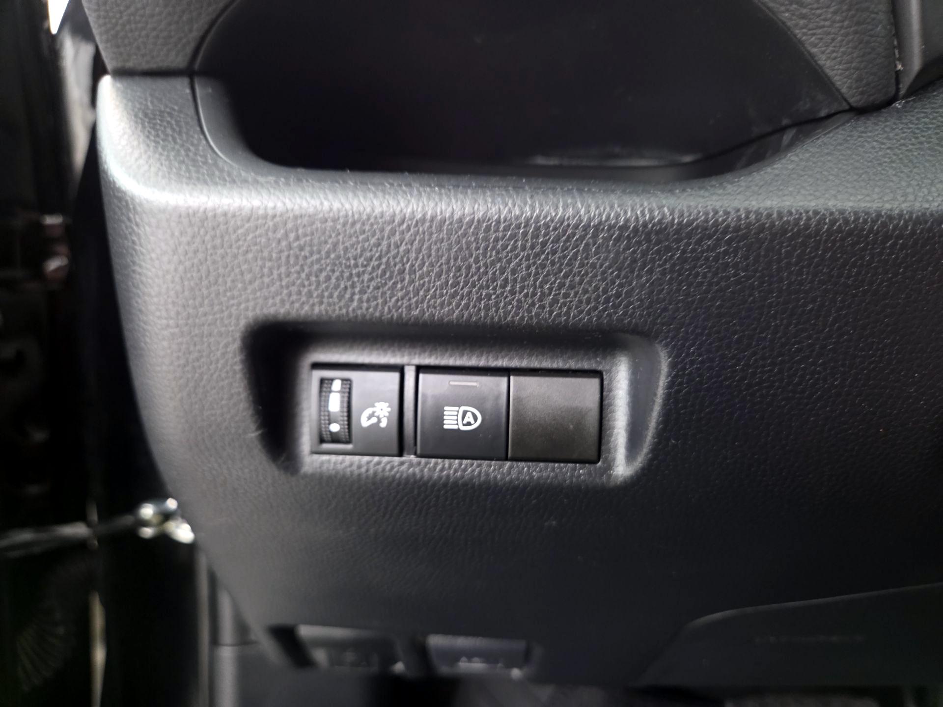 Thumbnail: 2019 Toyota RAV4 - 13