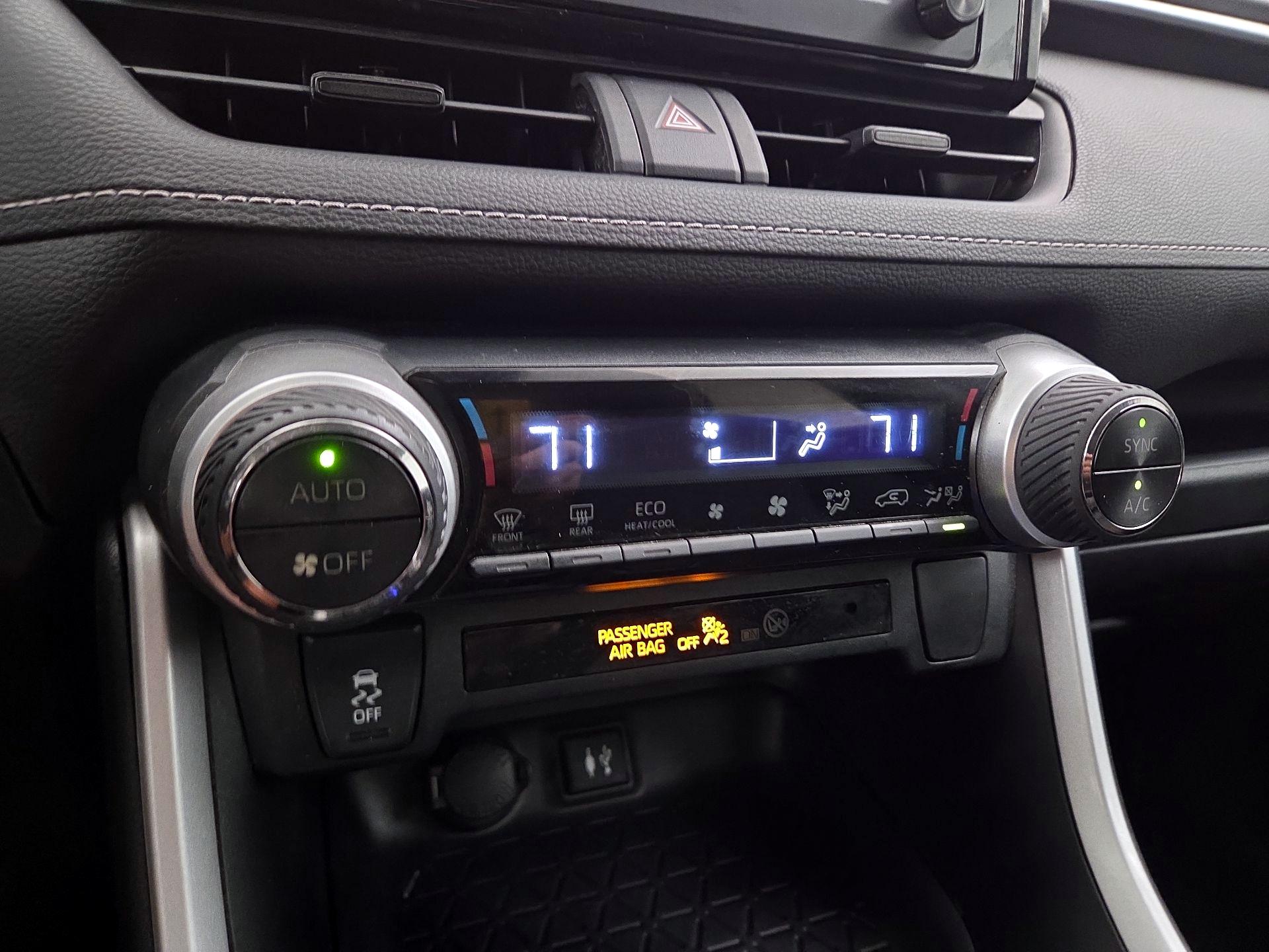 Thumbnail: 2019 Toyota RAV4 - 16