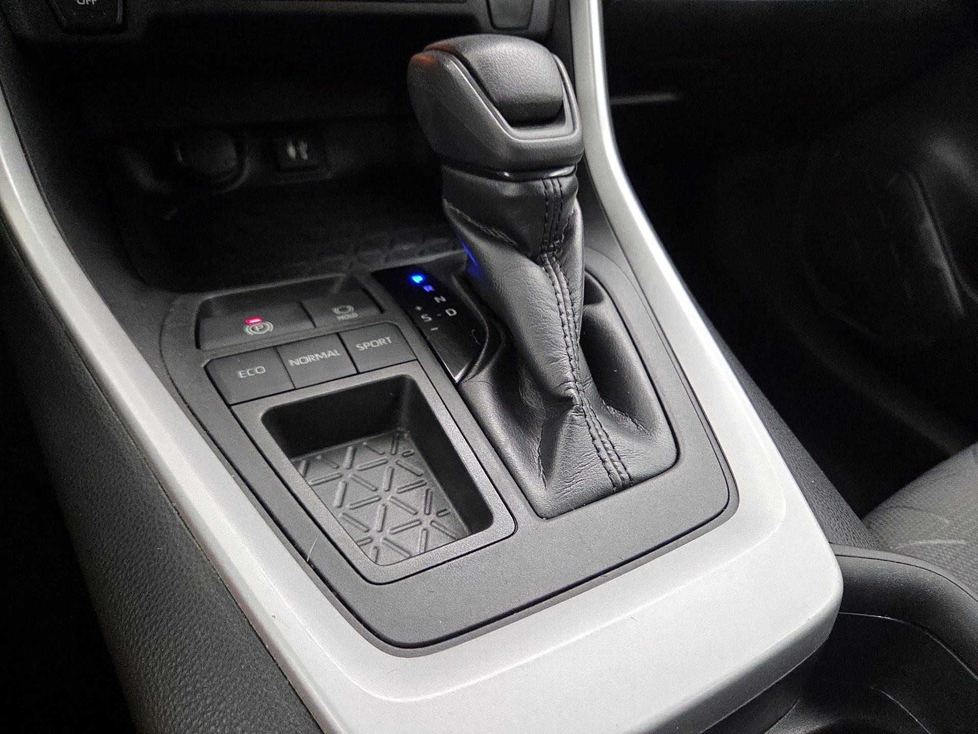Thumbnail: 2019 Toyota RAV4 - 17