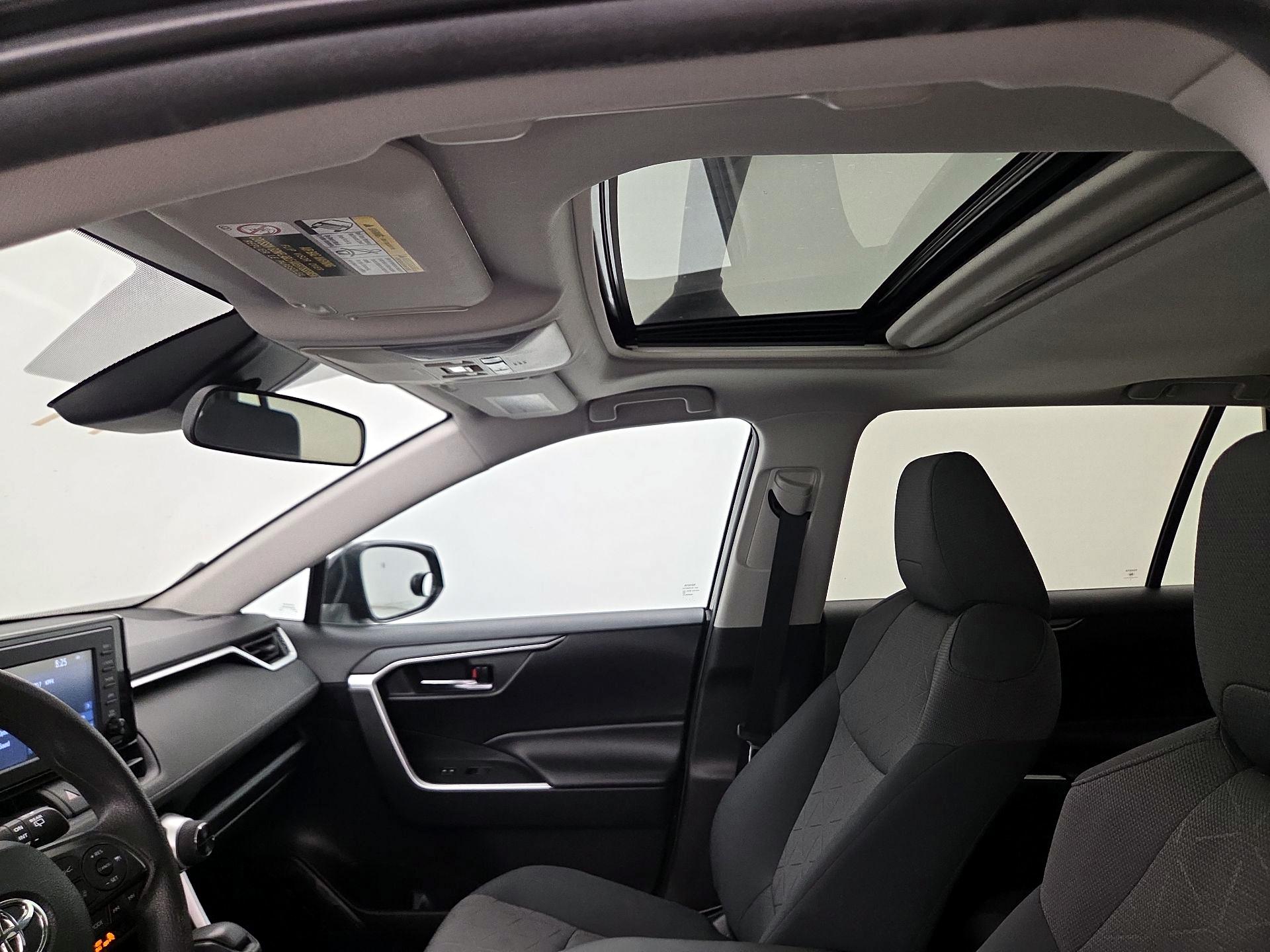 Thumbnail: 2019 Toyota RAV4 - 19
