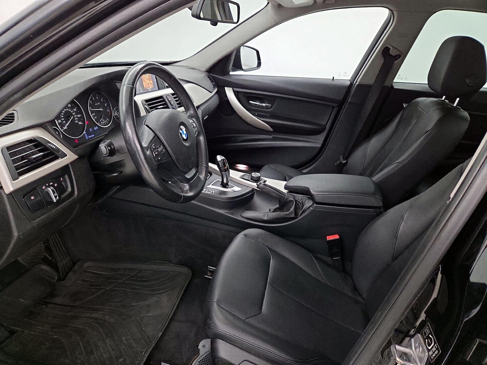2015 BMW 3 Series 320i - Photo 12