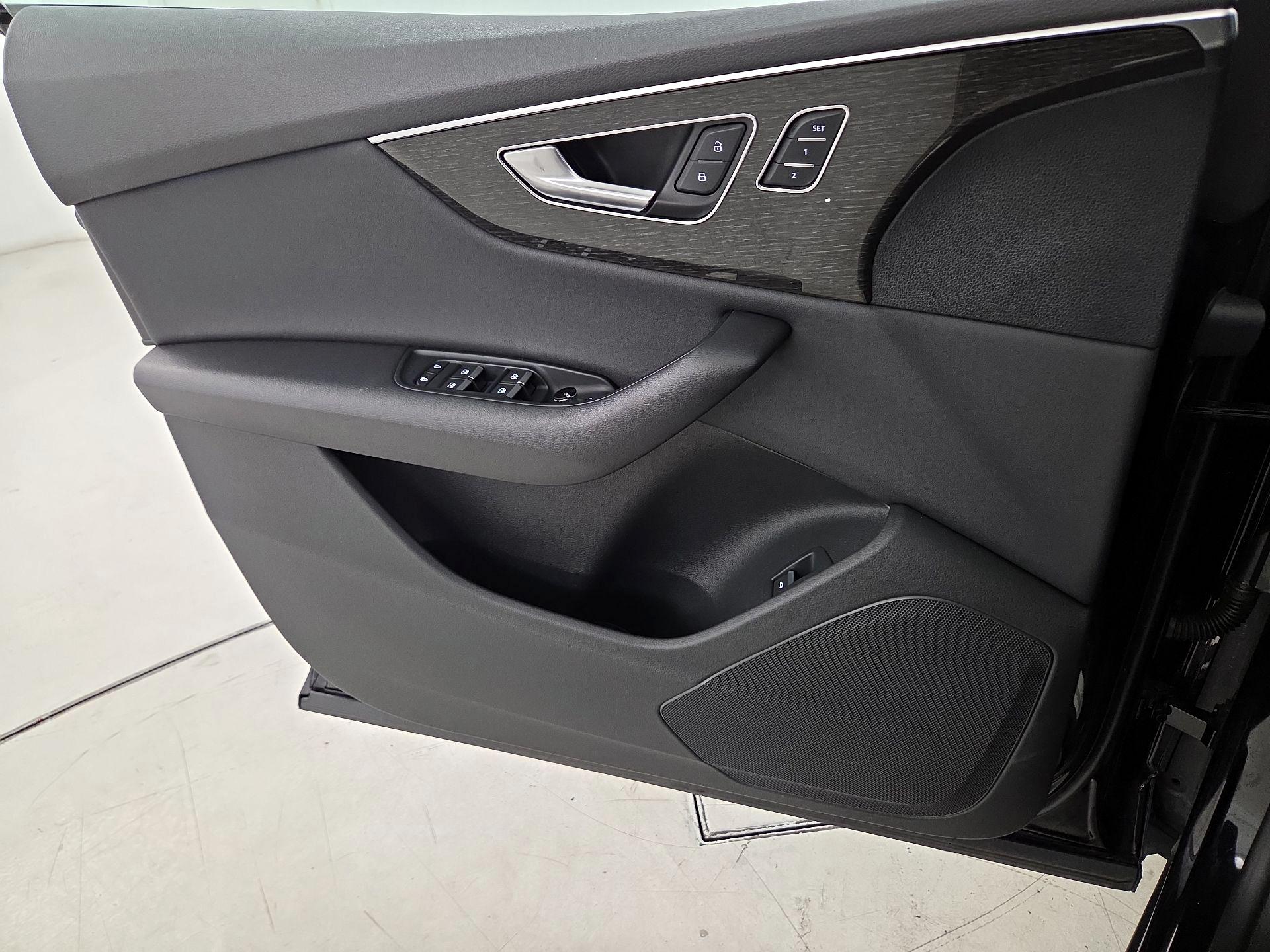 Thumbnail: 2020 Audi Q8 - 12