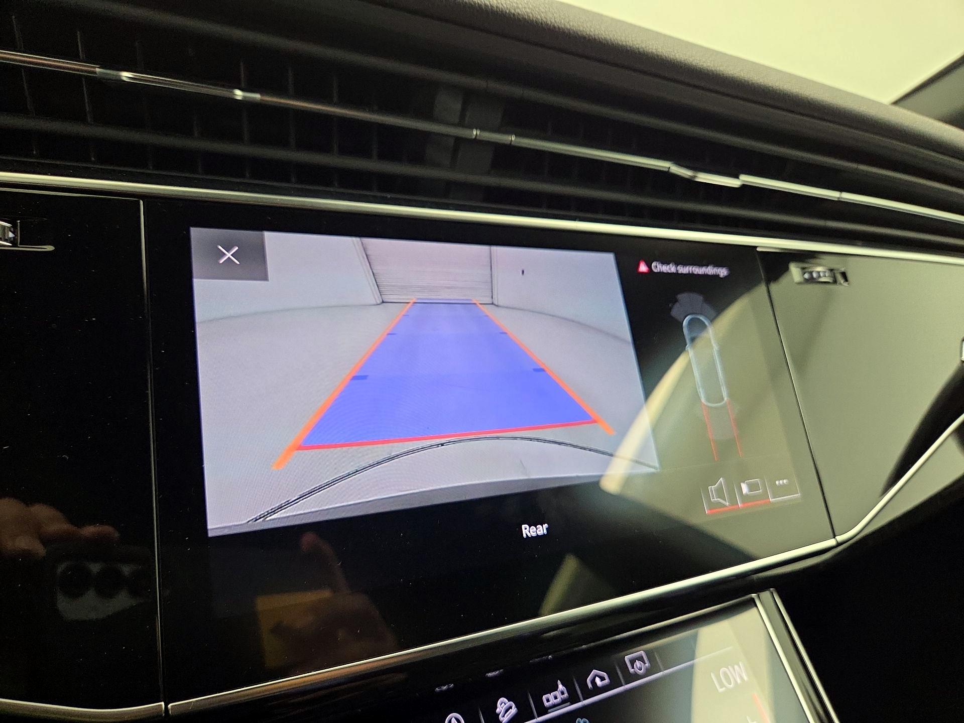 Thumbnail: 2020 Audi Q8 - 15