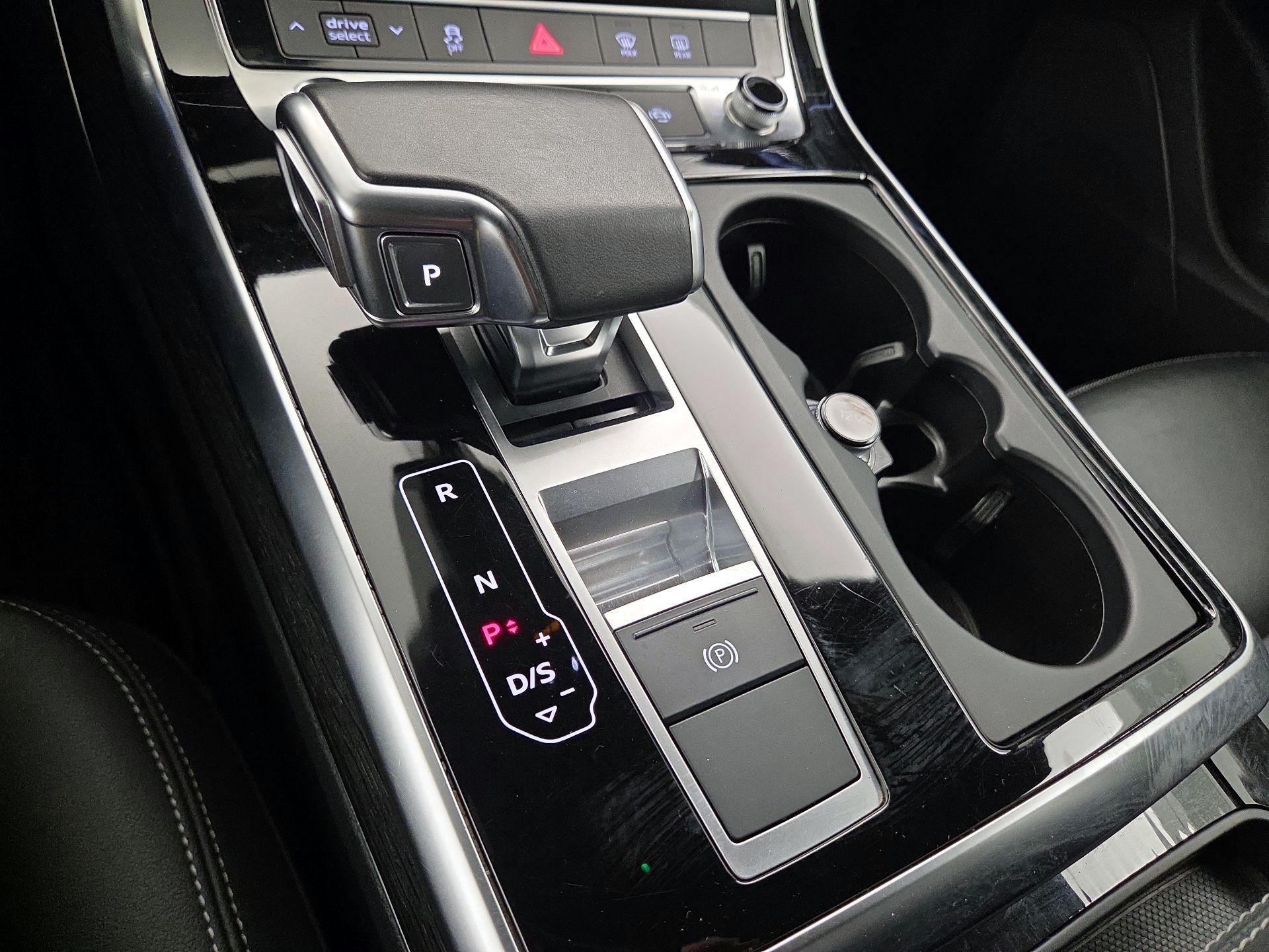 Thumbnail: 2020 Audi Q8 - 18