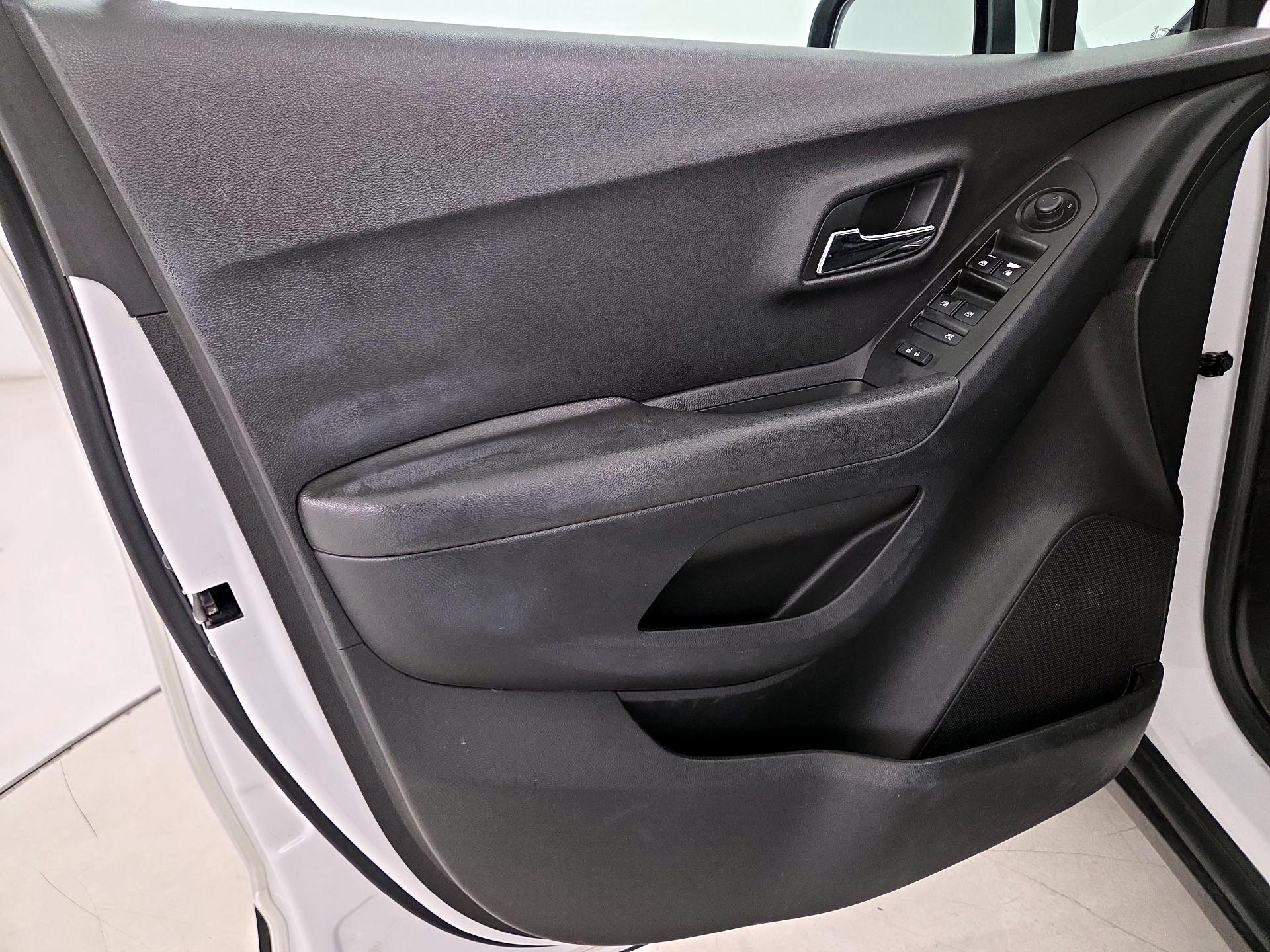 Thumbnail: 2018 Chevrolet Trax - 12