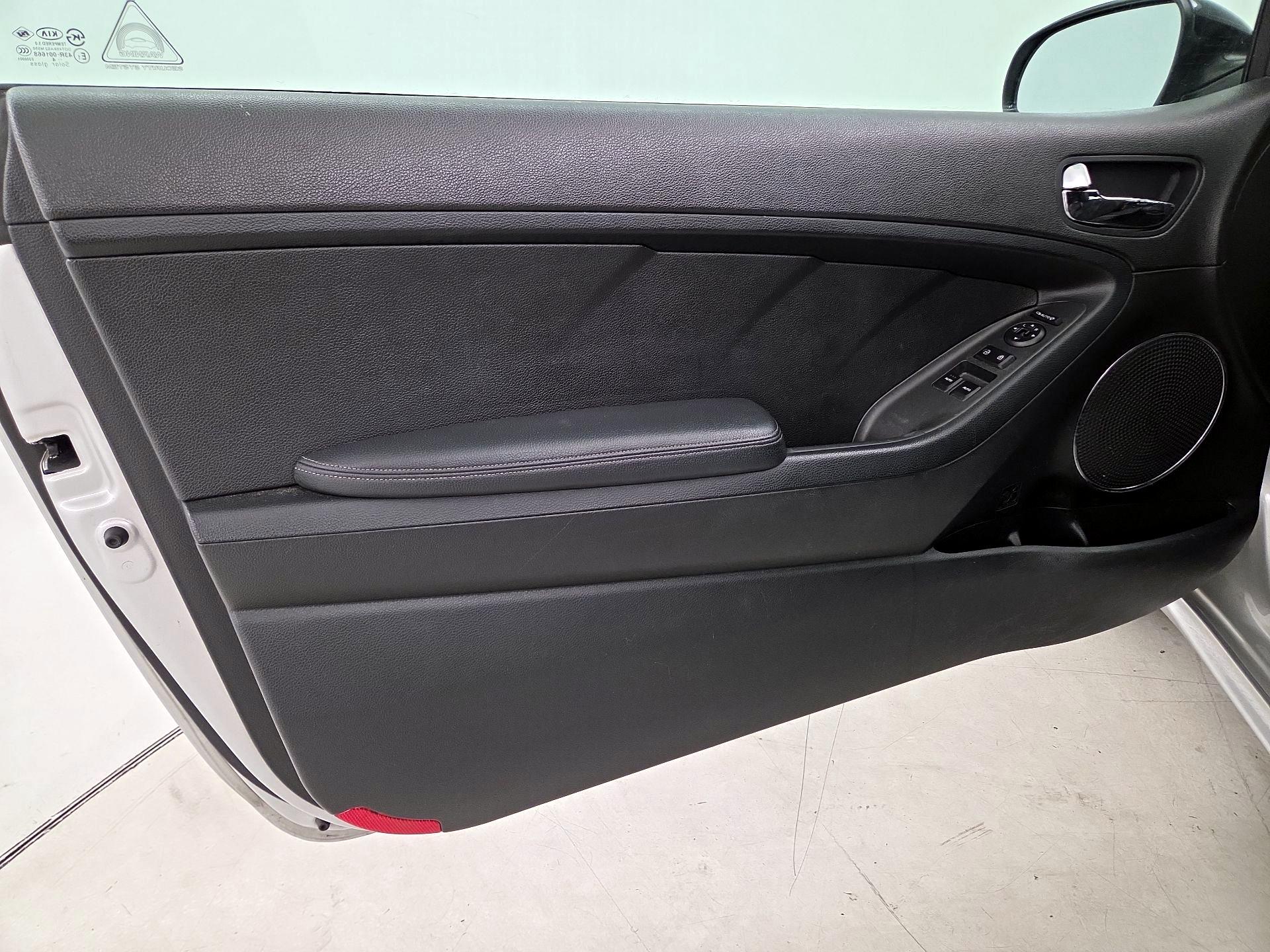 Thumbnail: 2015 Kia Forte - 12