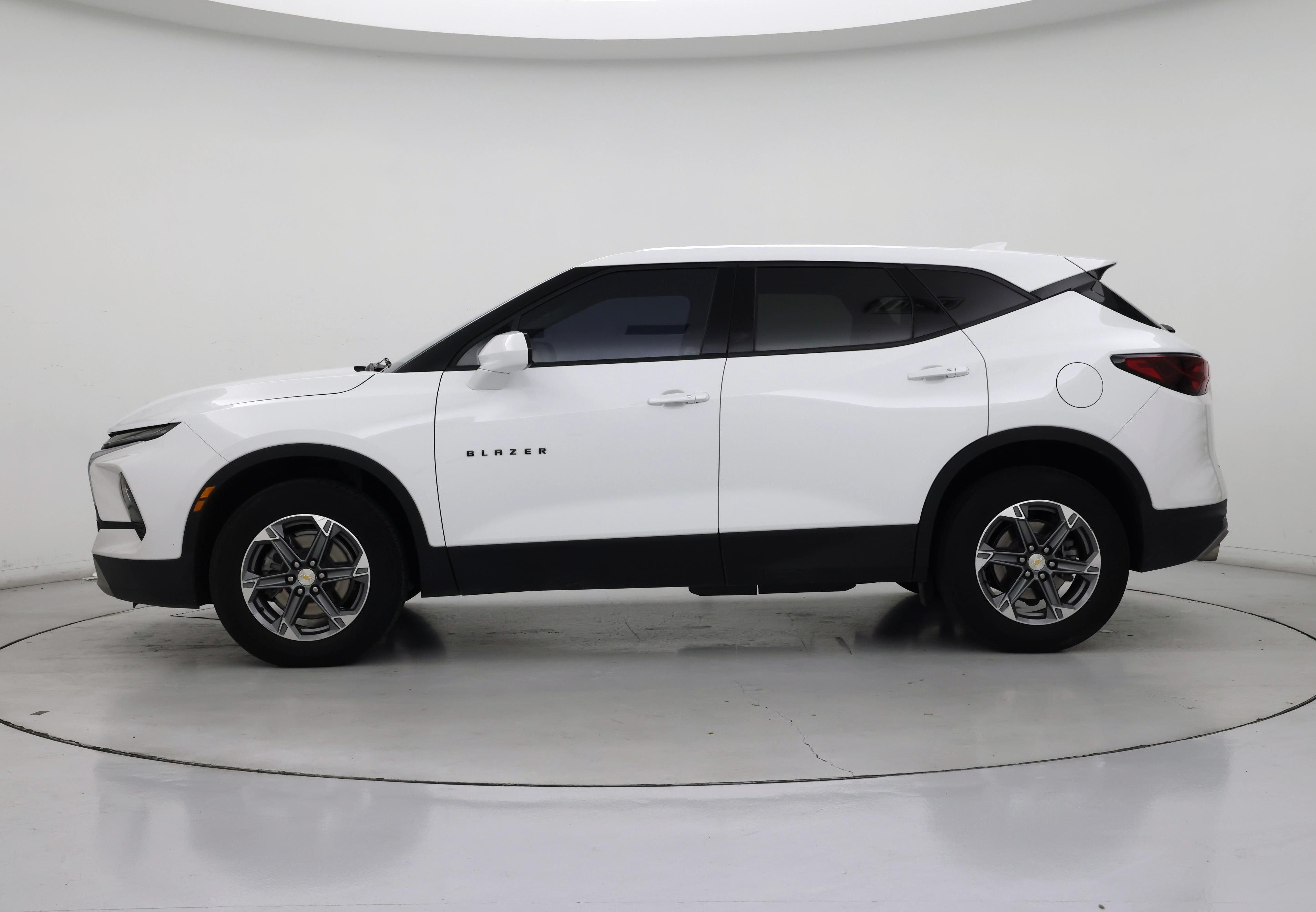 Thumbnail: 2023 Chevrolet Blazer - 3