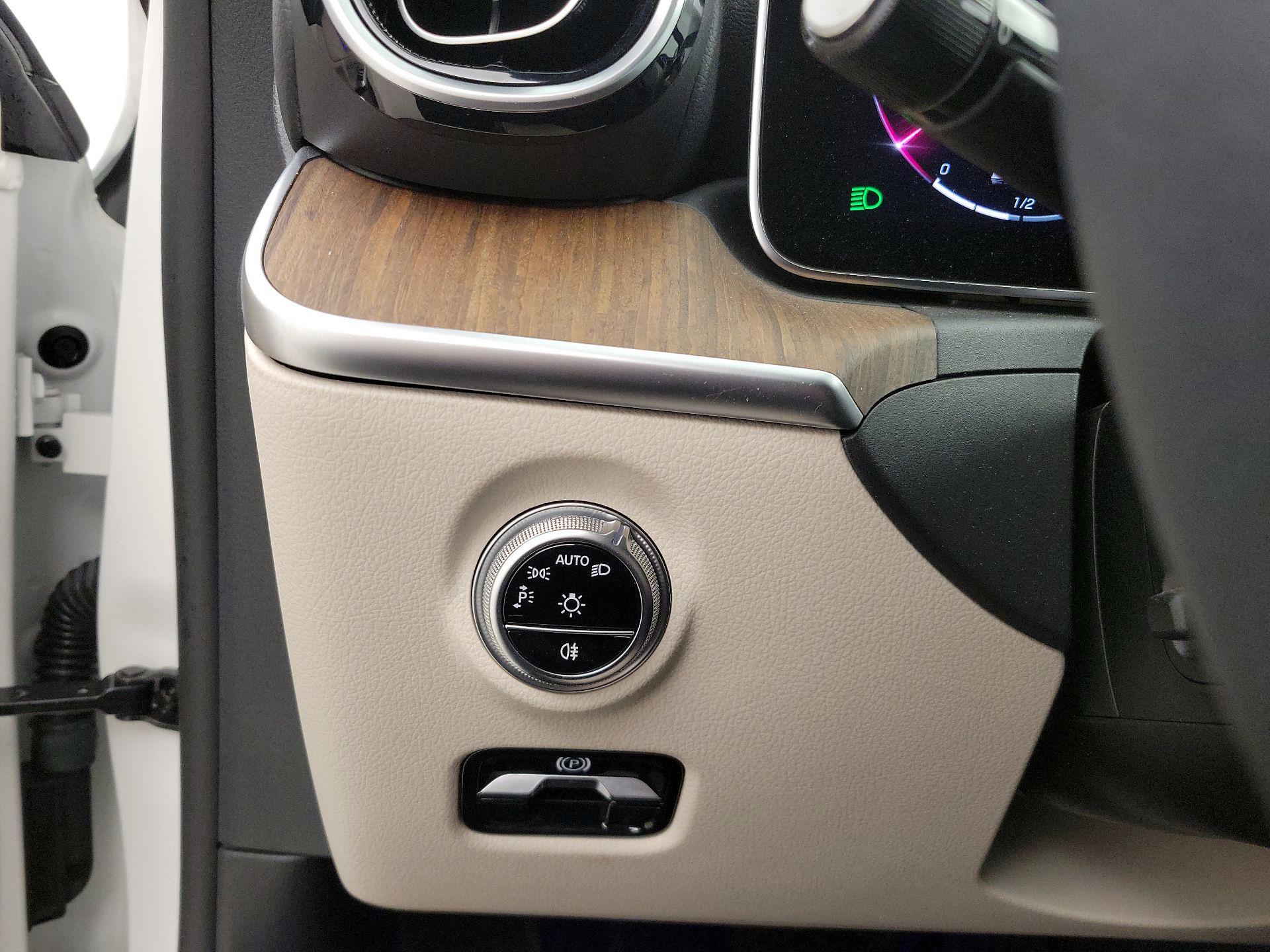 Thumbnail: 2023 Mercedes-Benz C-Class - 13