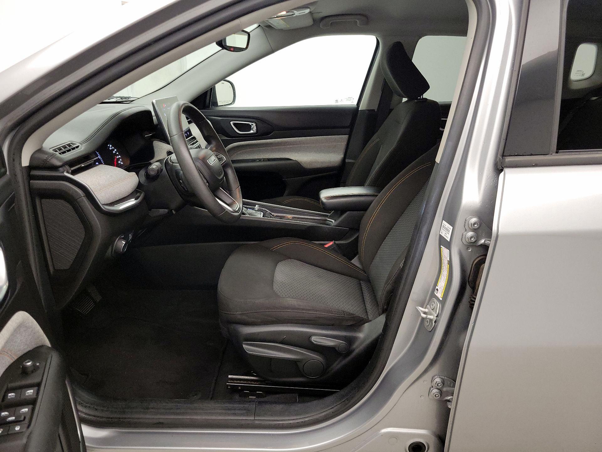 Thumbnail: 2022 Jeep Compass - 11