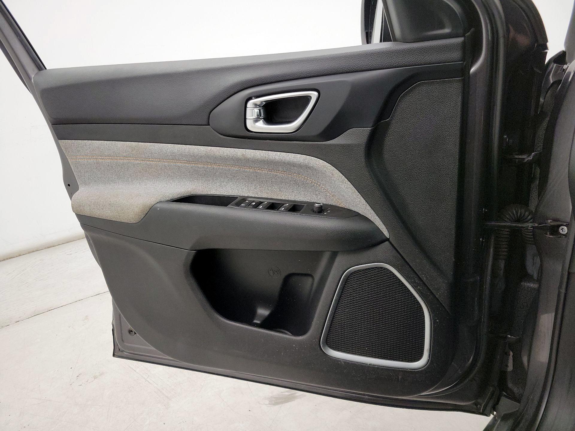 Thumbnail: 2022 Jeep Compass - 12