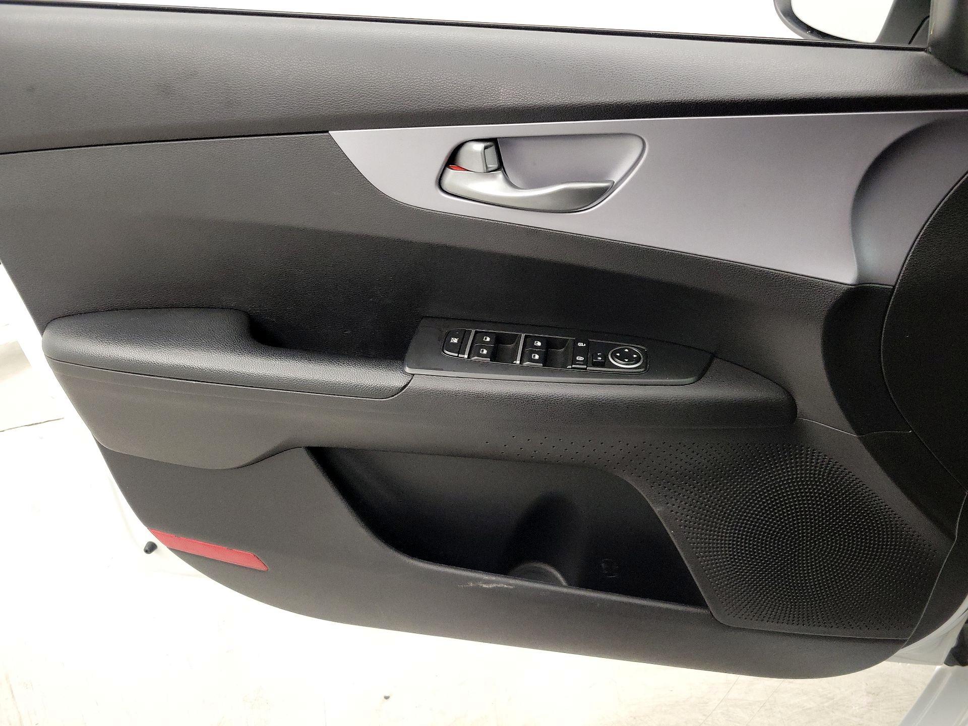 Thumbnail: 2022 Kia Forte - 12