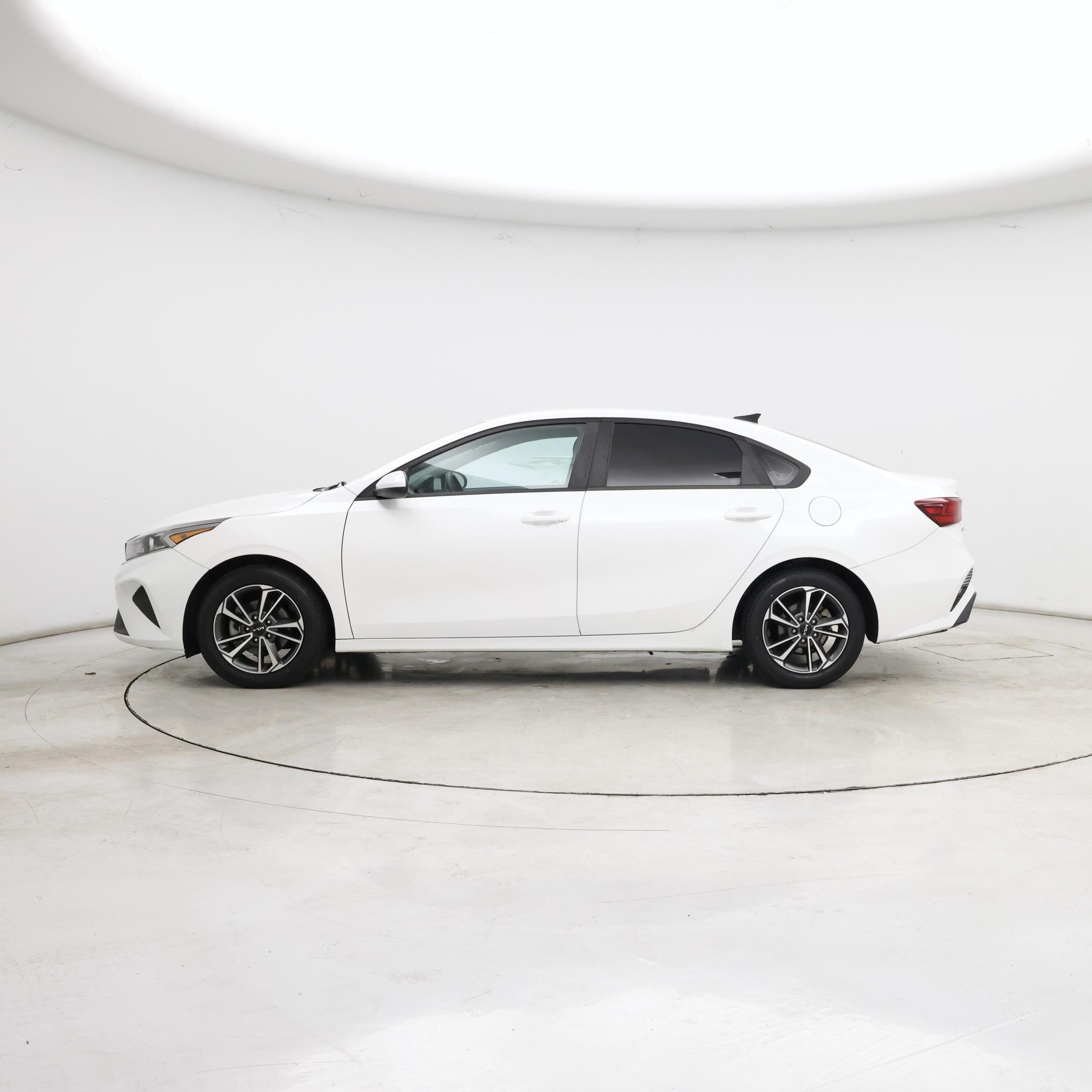 Thumbnail: 2022 Kia Forte - 3