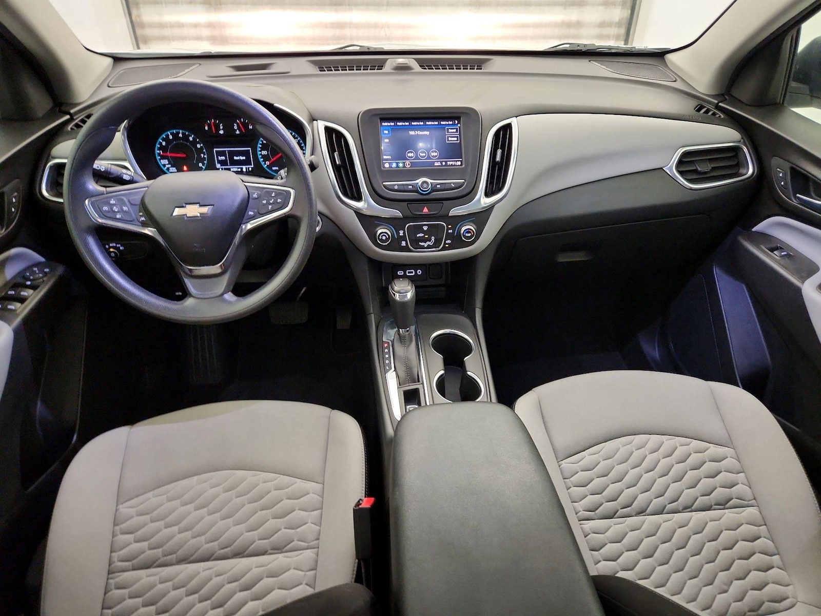 2021 Chevrolet Equinox LS - Photo 10