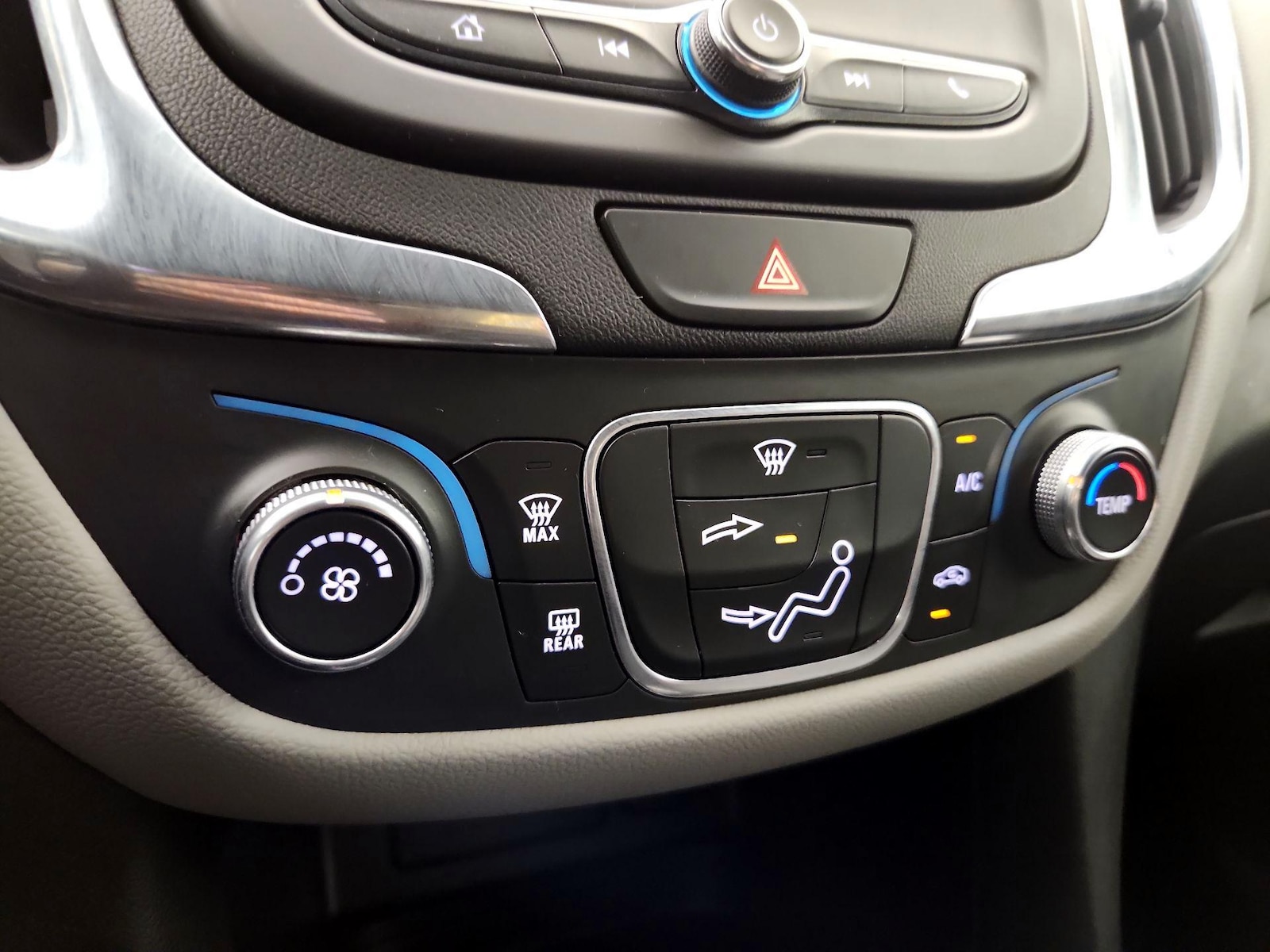 2021 Chevrolet Equinox LS - Photo 17