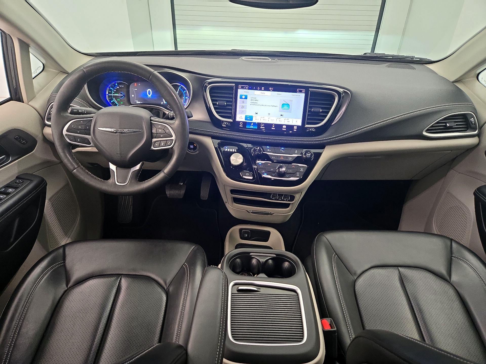 Thumbnail: 2023 Chrysler Pacifica - 9