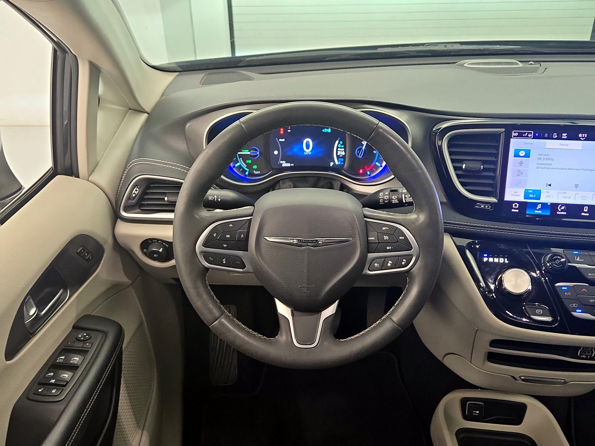 Thumbnail: 2023 Chrysler Pacifica - 10