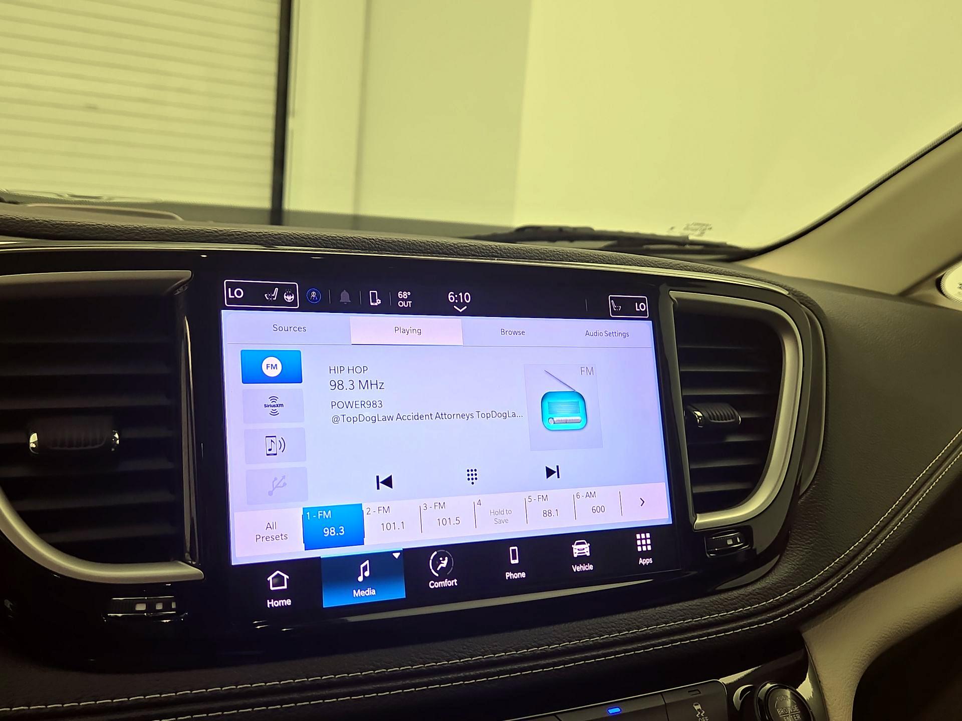 Thumbnail: 2023 Chrysler Pacifica - 15