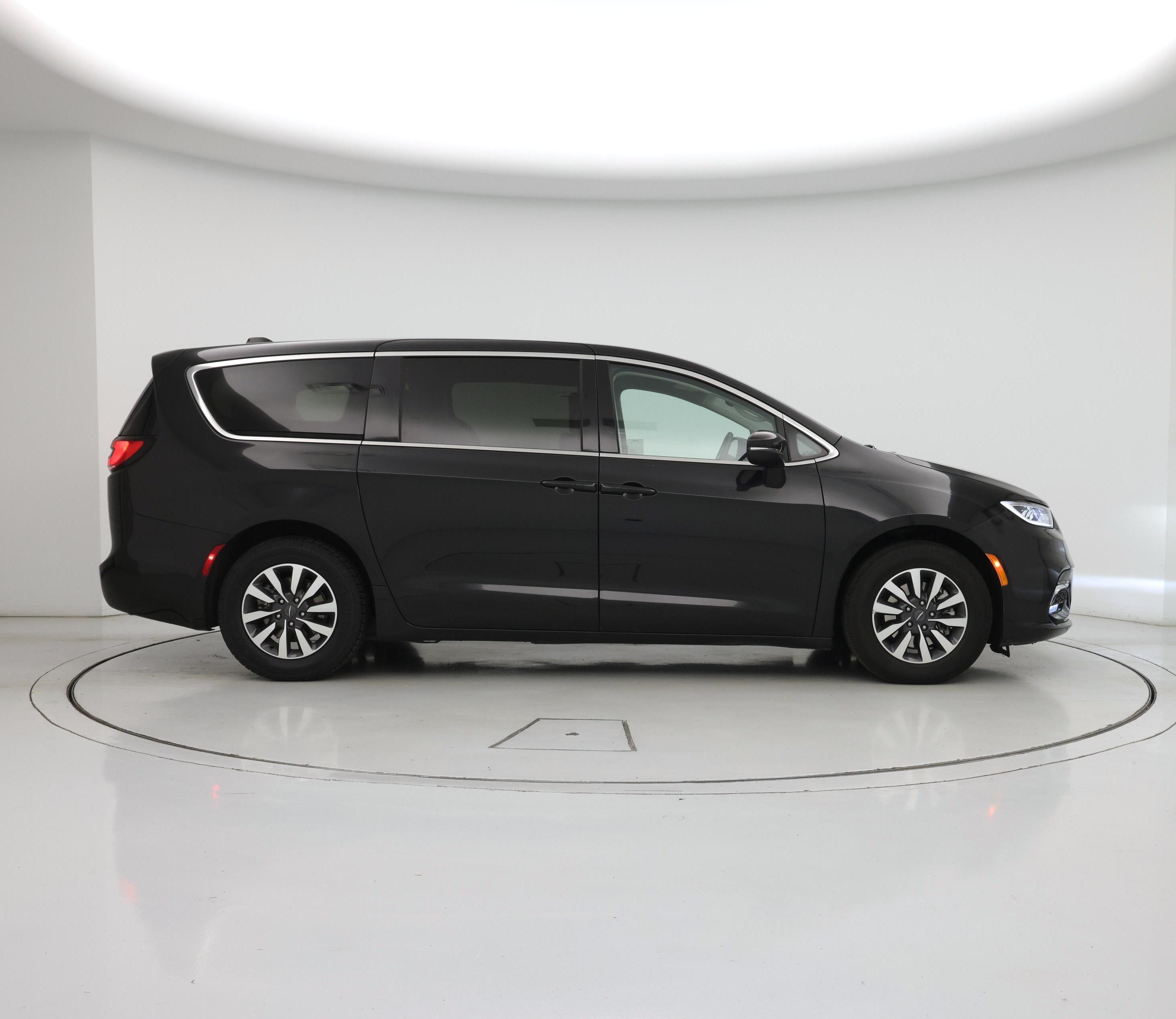 Thumbnail: 2023 Chrysler Pacifica - 7