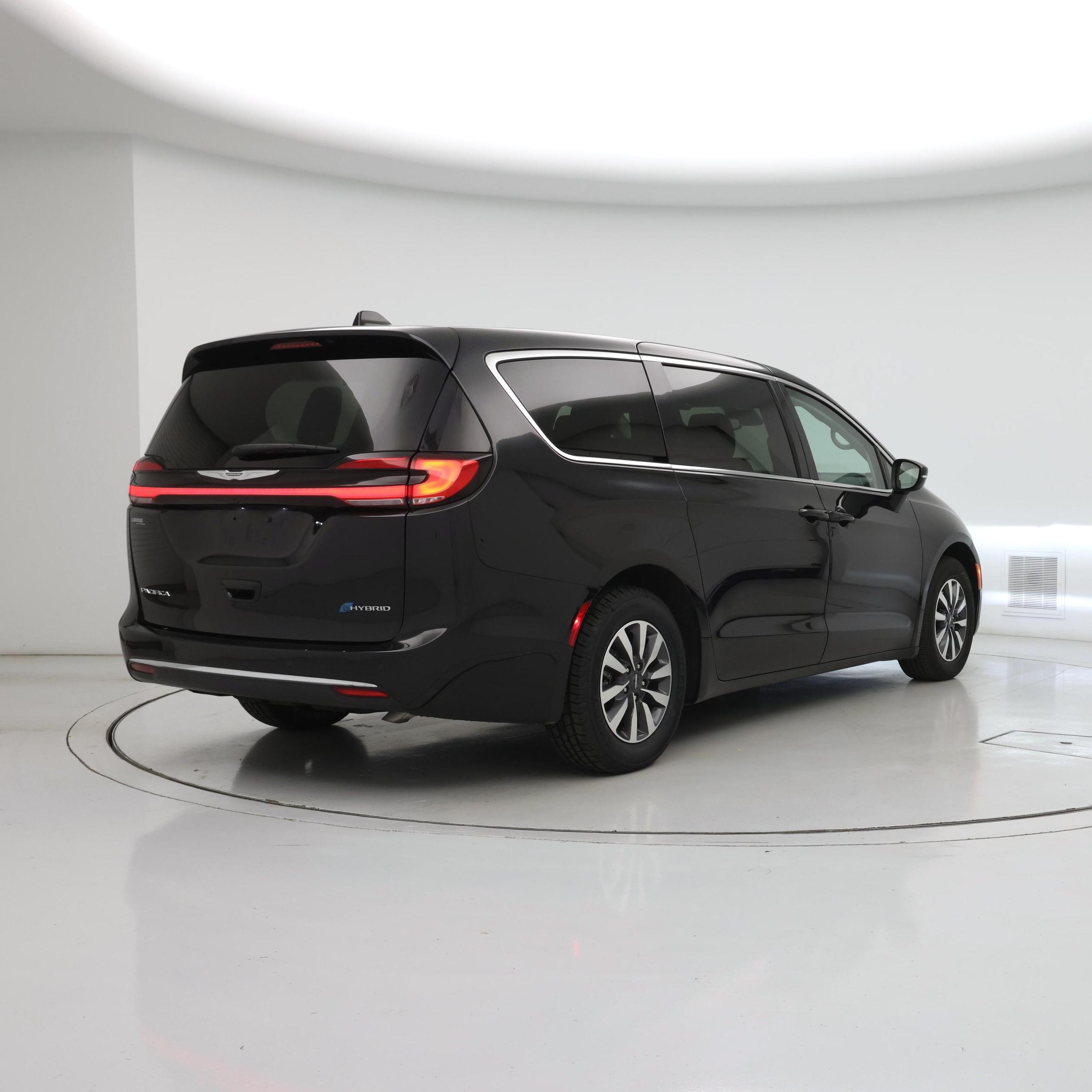Thumbnail: 2023 Chrysler Pacifica - 8