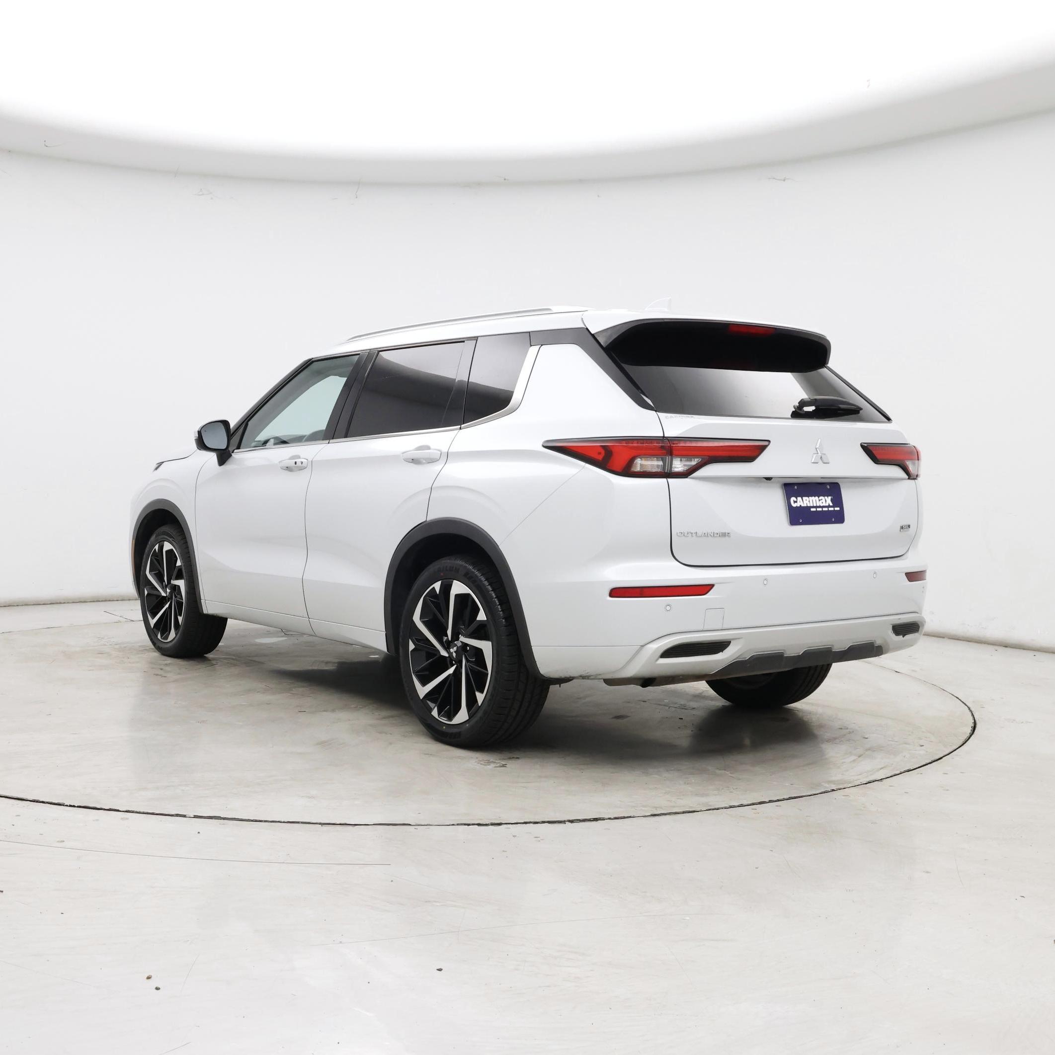 Thumbnail: 2022 Mitsubishi Outlander - 2