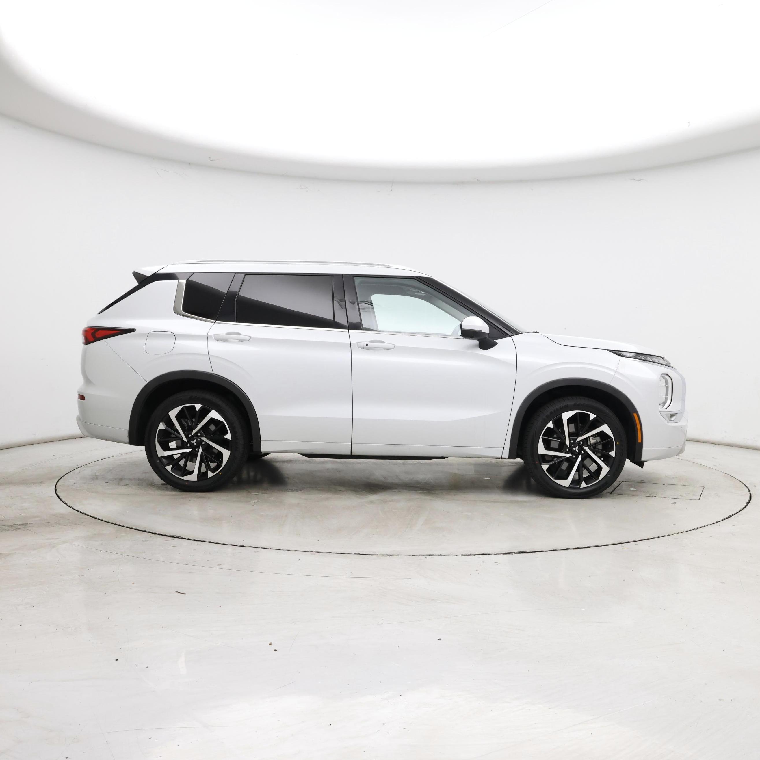 Thumbnail: 2022 Mitsubishi Outlander - 7