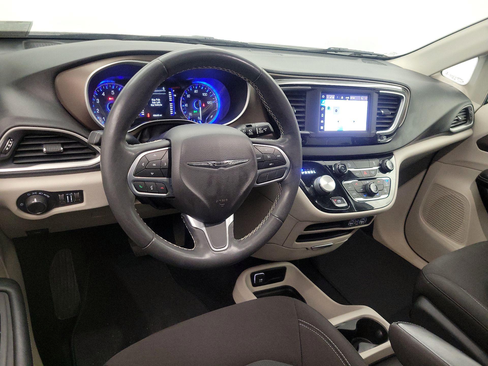 Thumbnail: 2022 Chrysler Voyager - 9