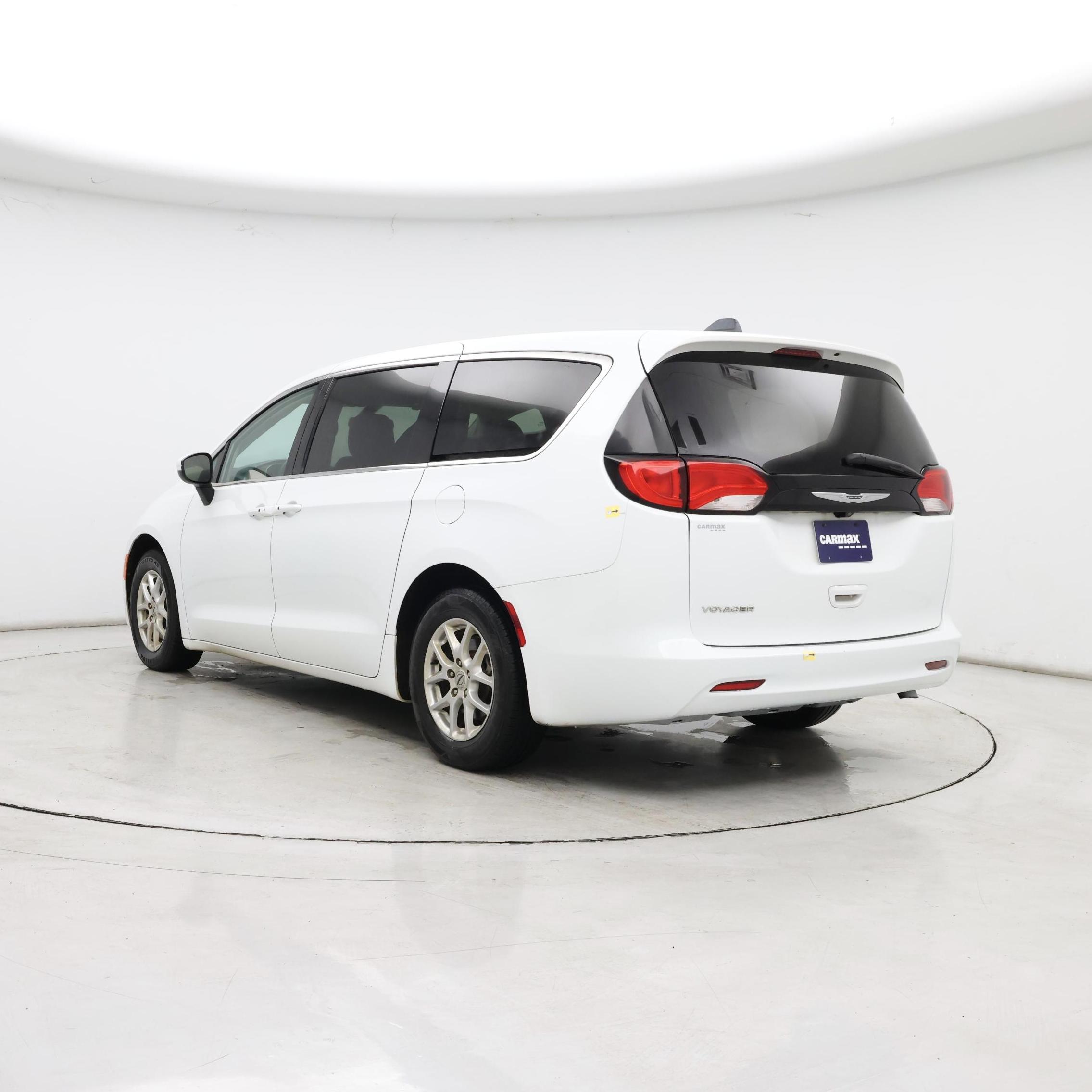 Thumbnail: 2022 Chrysler Voyager - 2