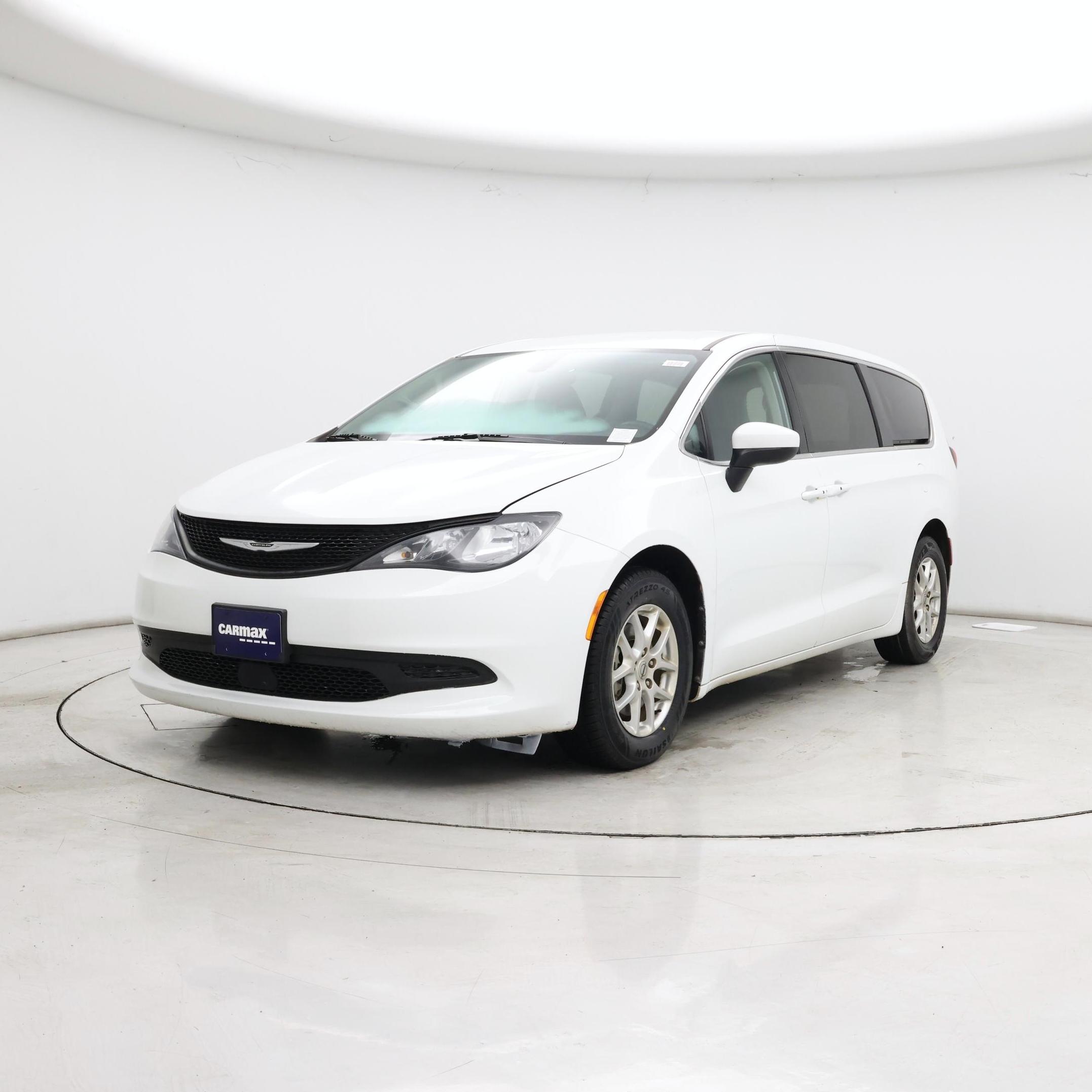 Thumbnail: 2022 Chrysler Voyager - 4