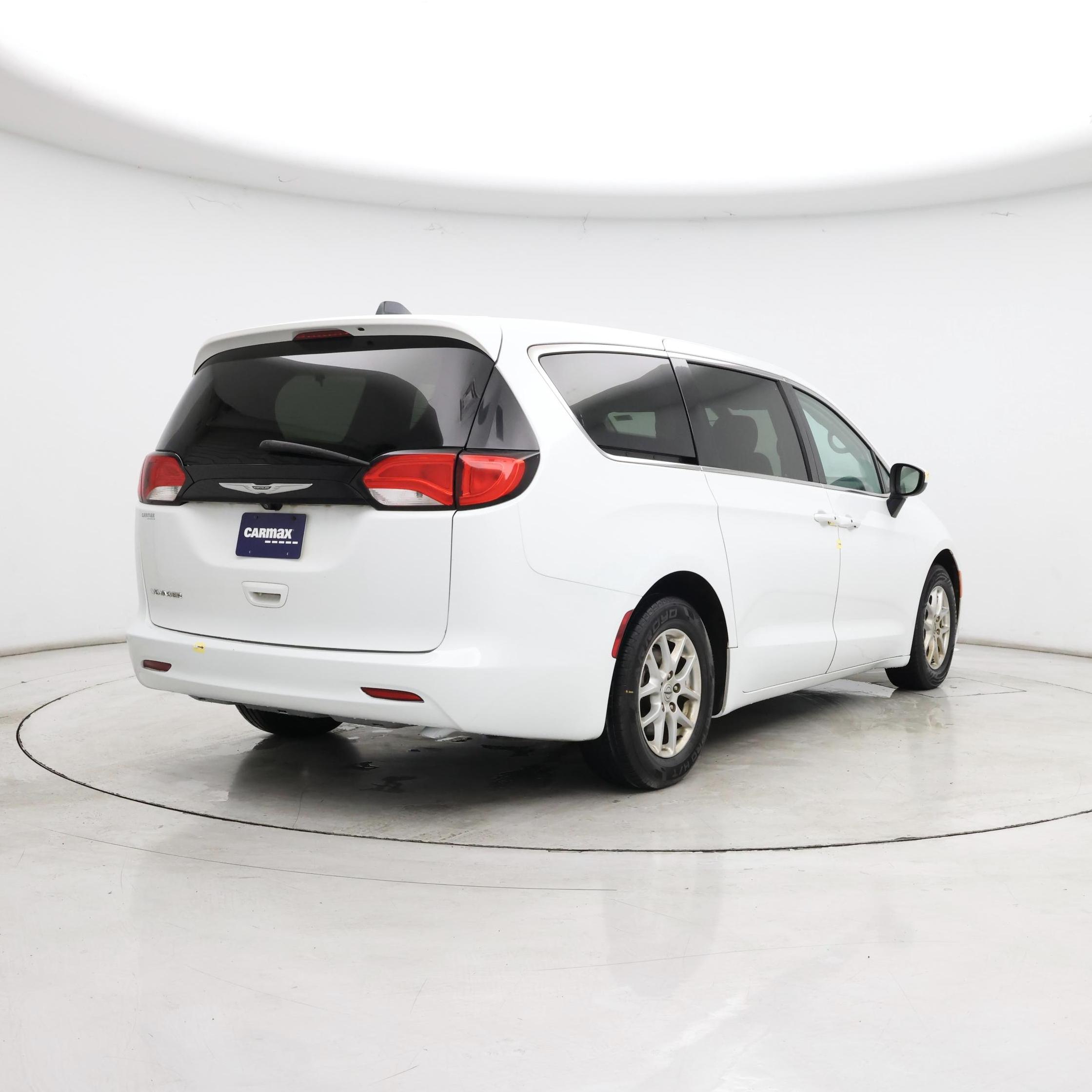 Thumbnail: 2022 Chrysler Voyager - 8