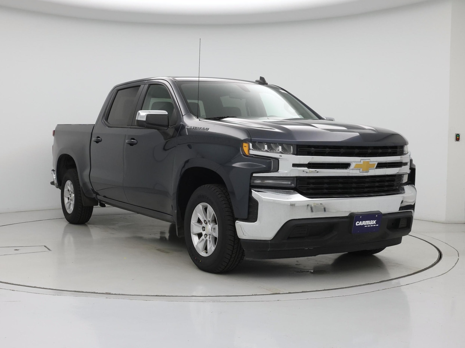 2021 Chevrolet Silverado 1500 LT - Photo 2
