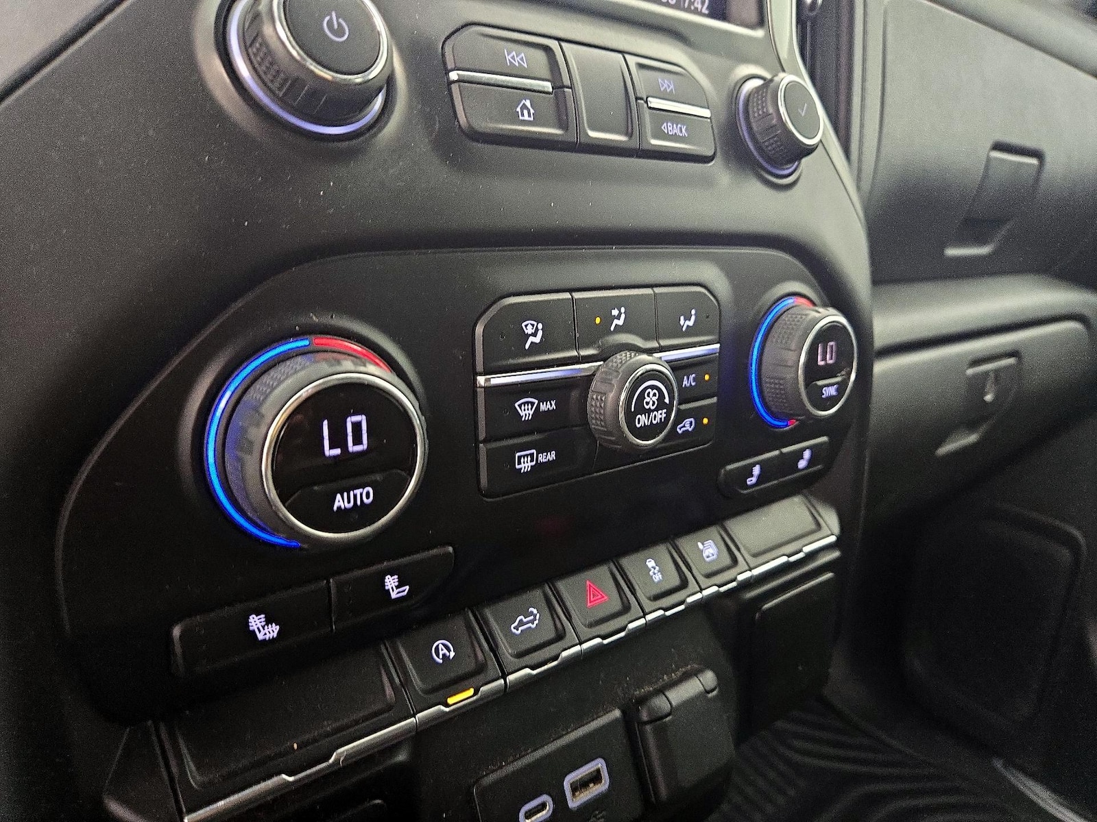 2021 Chevrolet Silverado 1500 LT - Photo 17