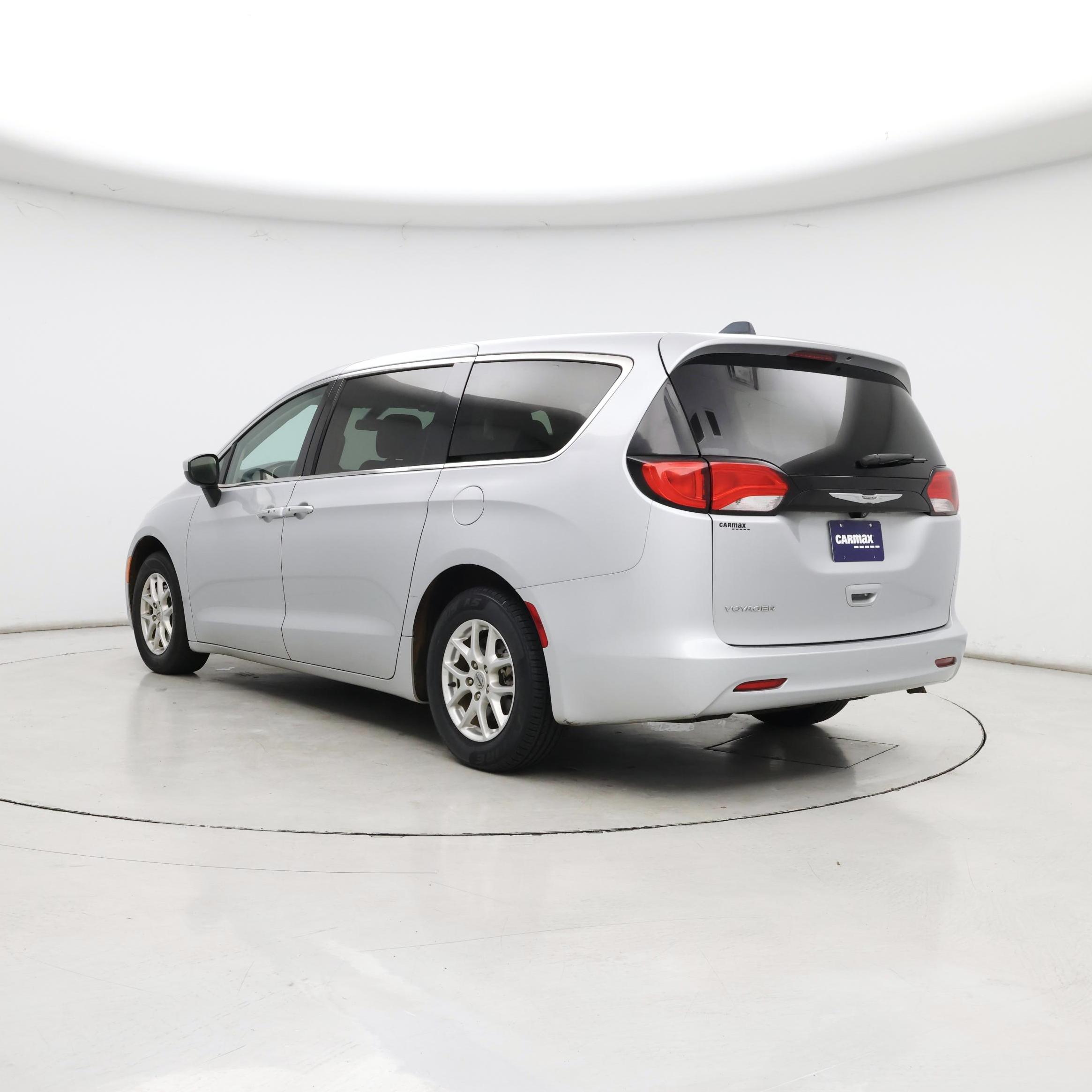 Thumbnail: 2022 Chrysler Voyager - 2