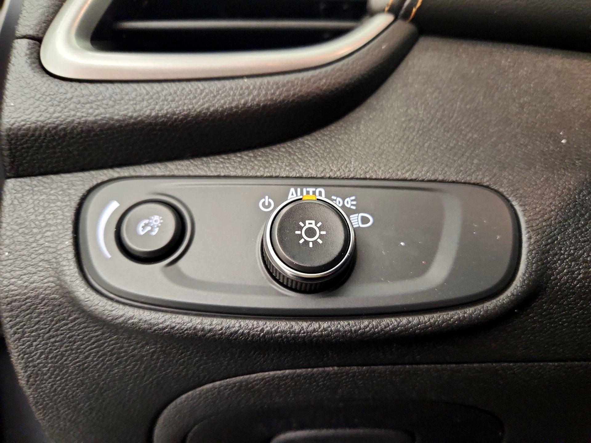 Thumbnail: 2020 Chevrolet Trax - 13