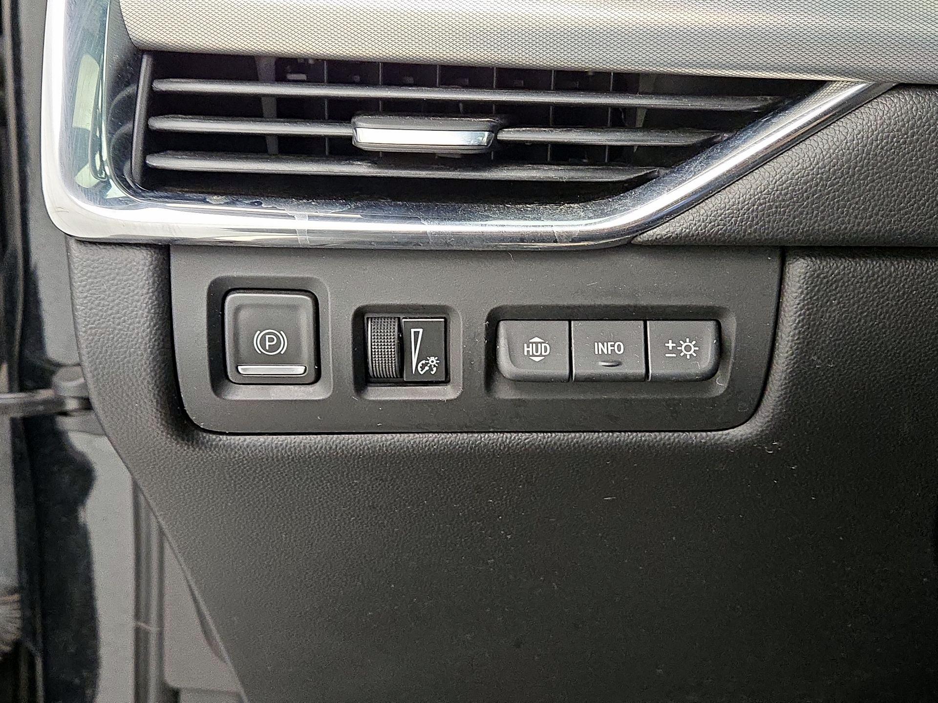 Thumbnail: 2023 Cadillac XT4 - 13